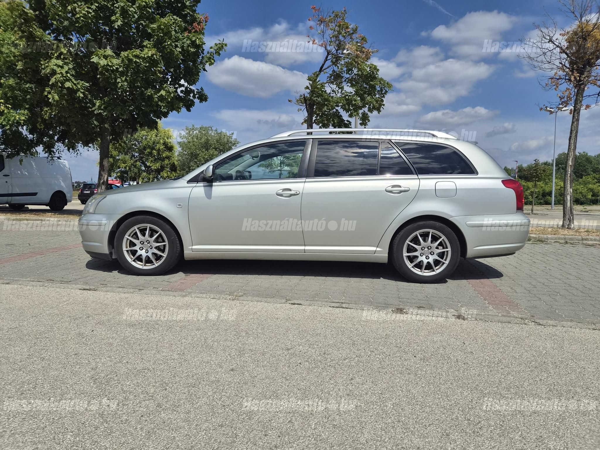 TOYOTA AVENSIS 2004/4 - 1