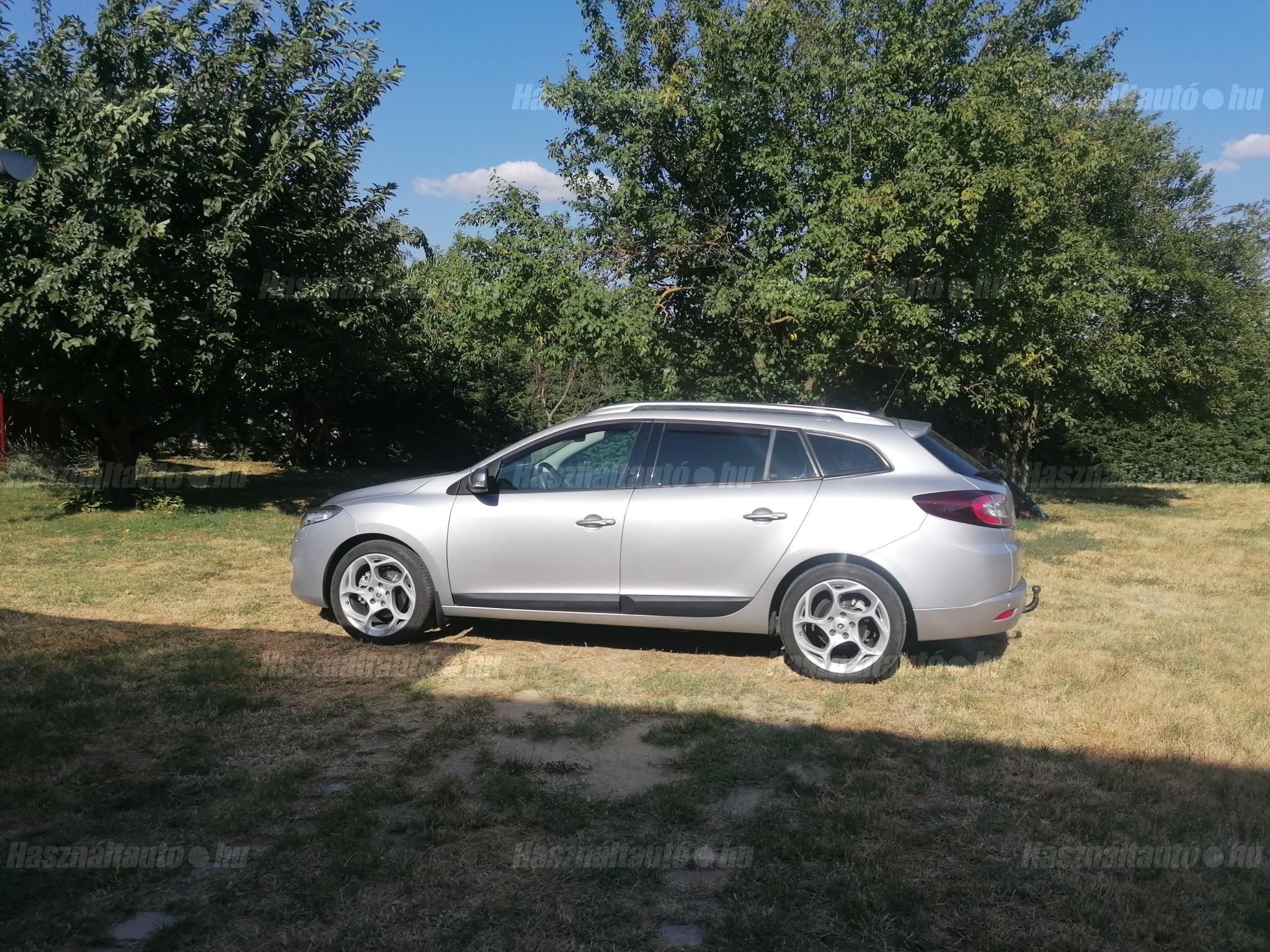 RENAULT MEGANE 2010/11 - 1