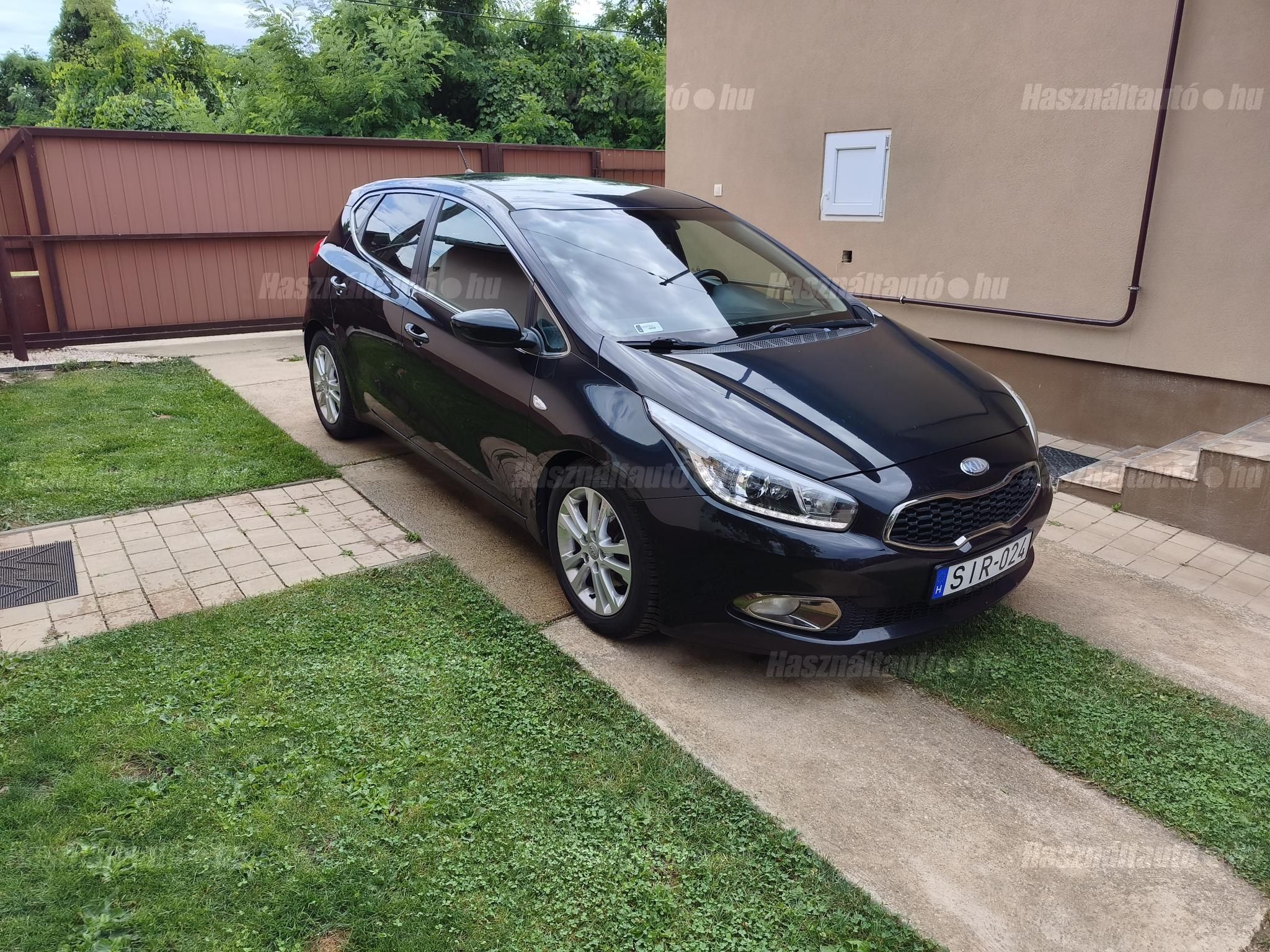 KIA CEE'D 2013/4 - 1
