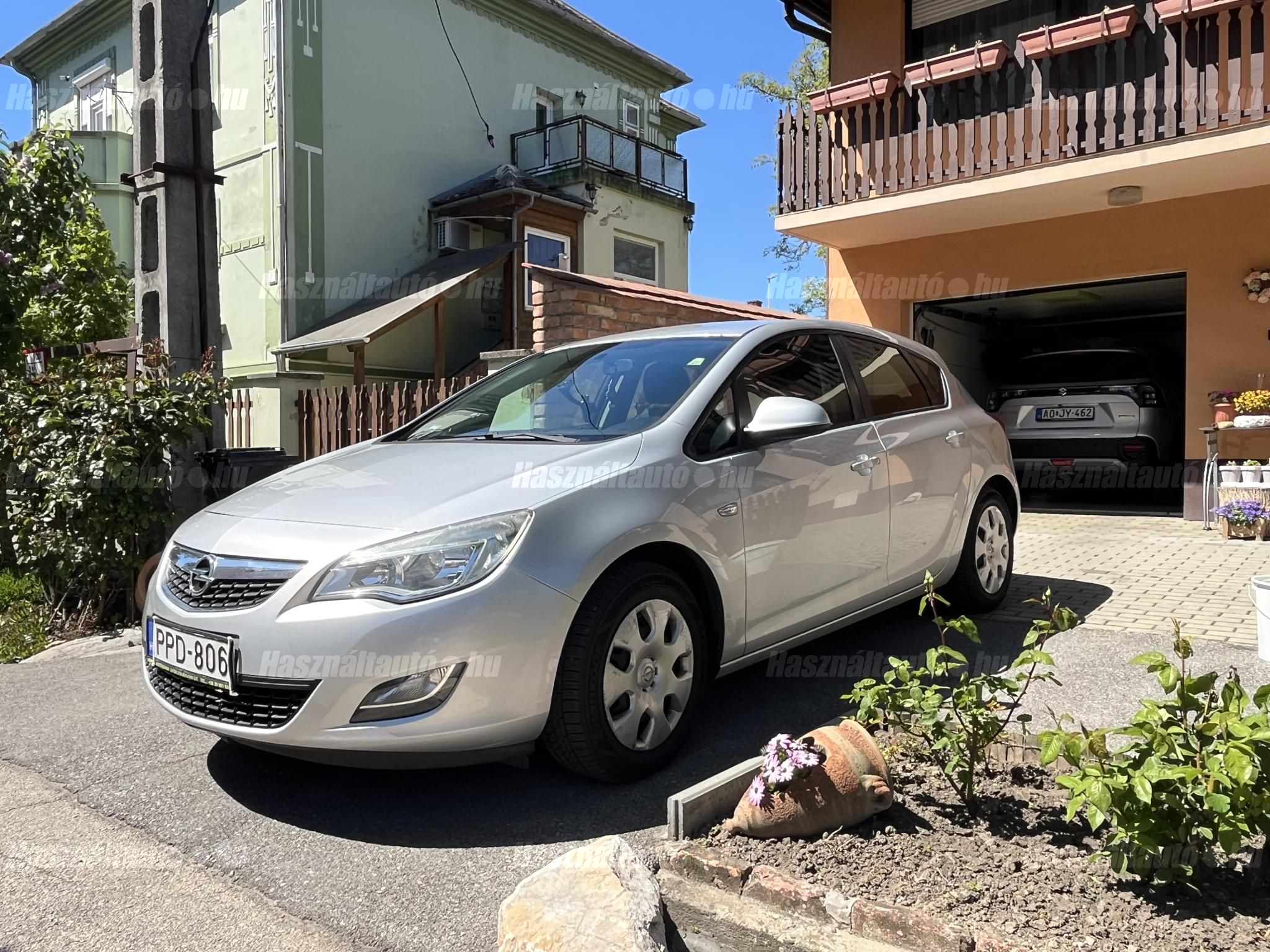 OPEL ASTRA J 2011/1 - 1