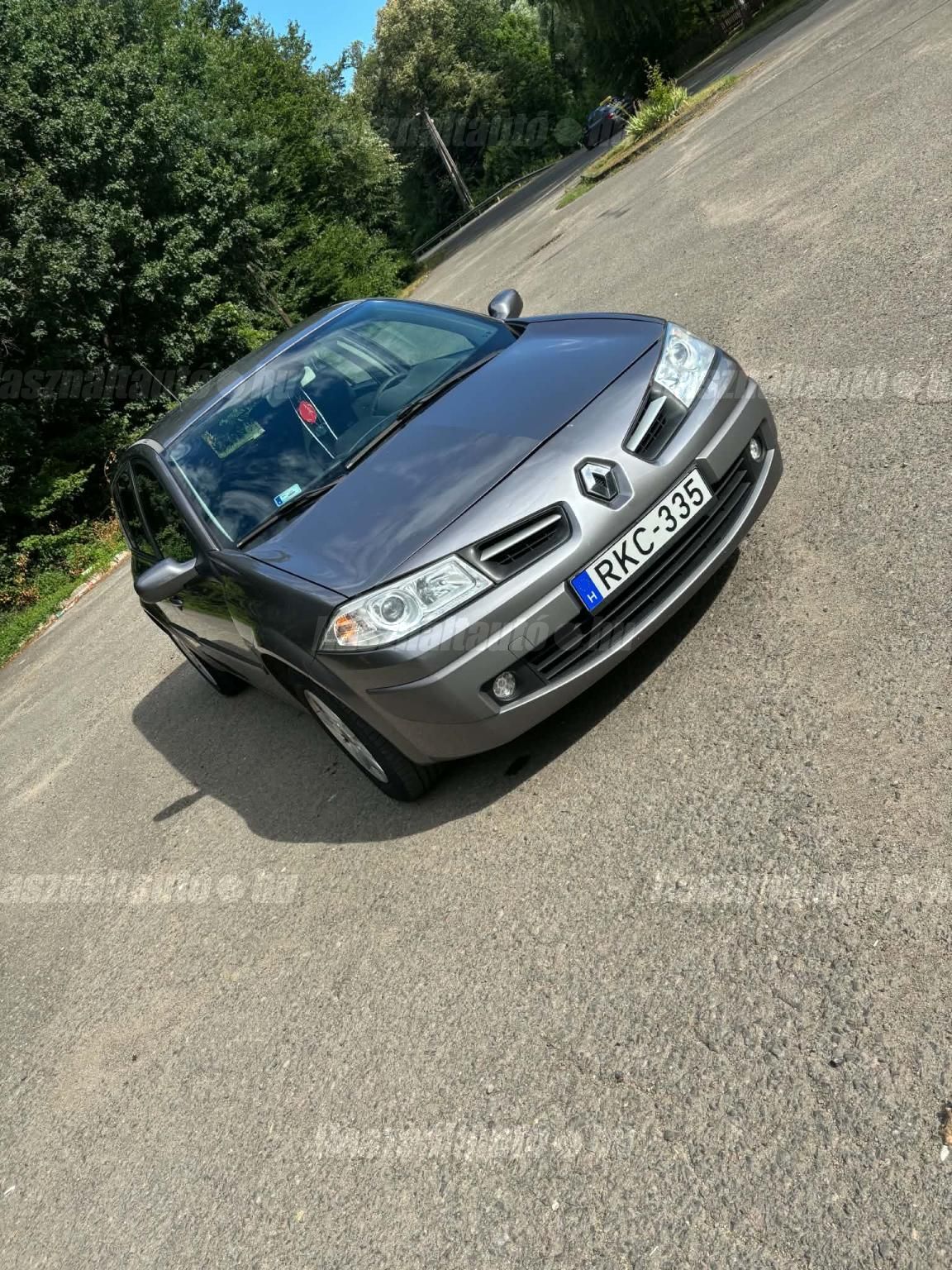 RENAULT MEGANE 2008/9 - 1