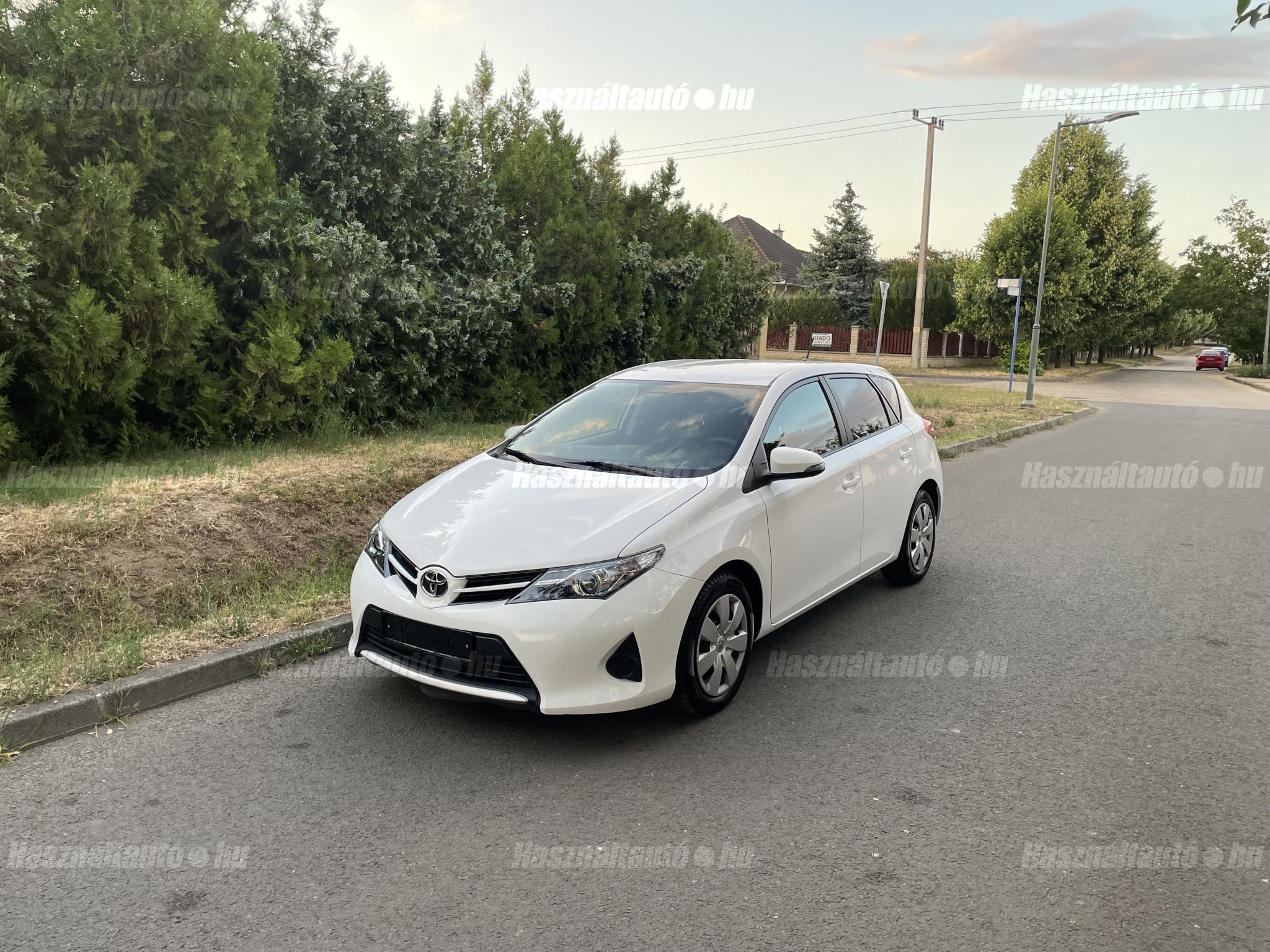 TOYOTA AURIS 2013/11 - 1