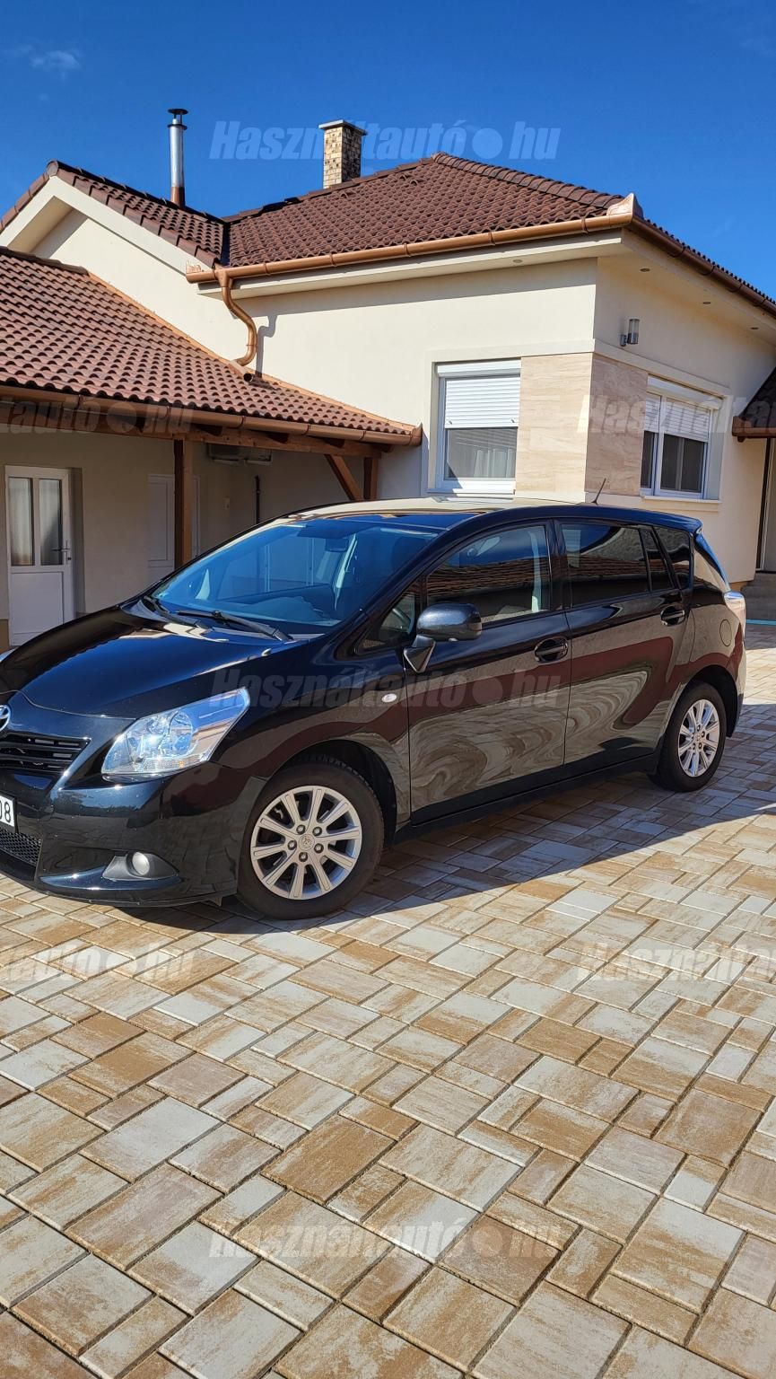 TOYOTA VERSO 2011/3 - 1