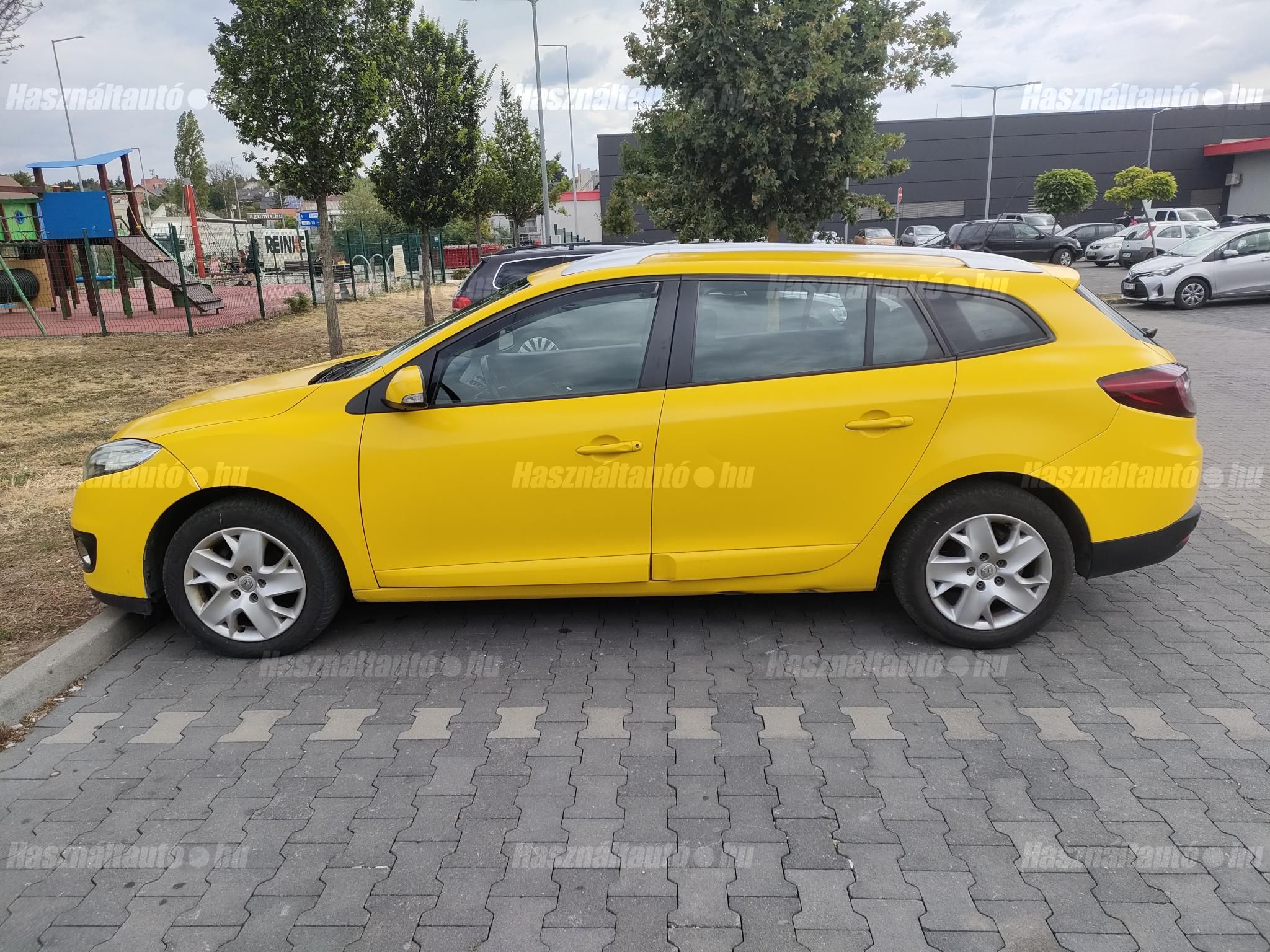 RENAULT MEGANE 2013/6 - 1