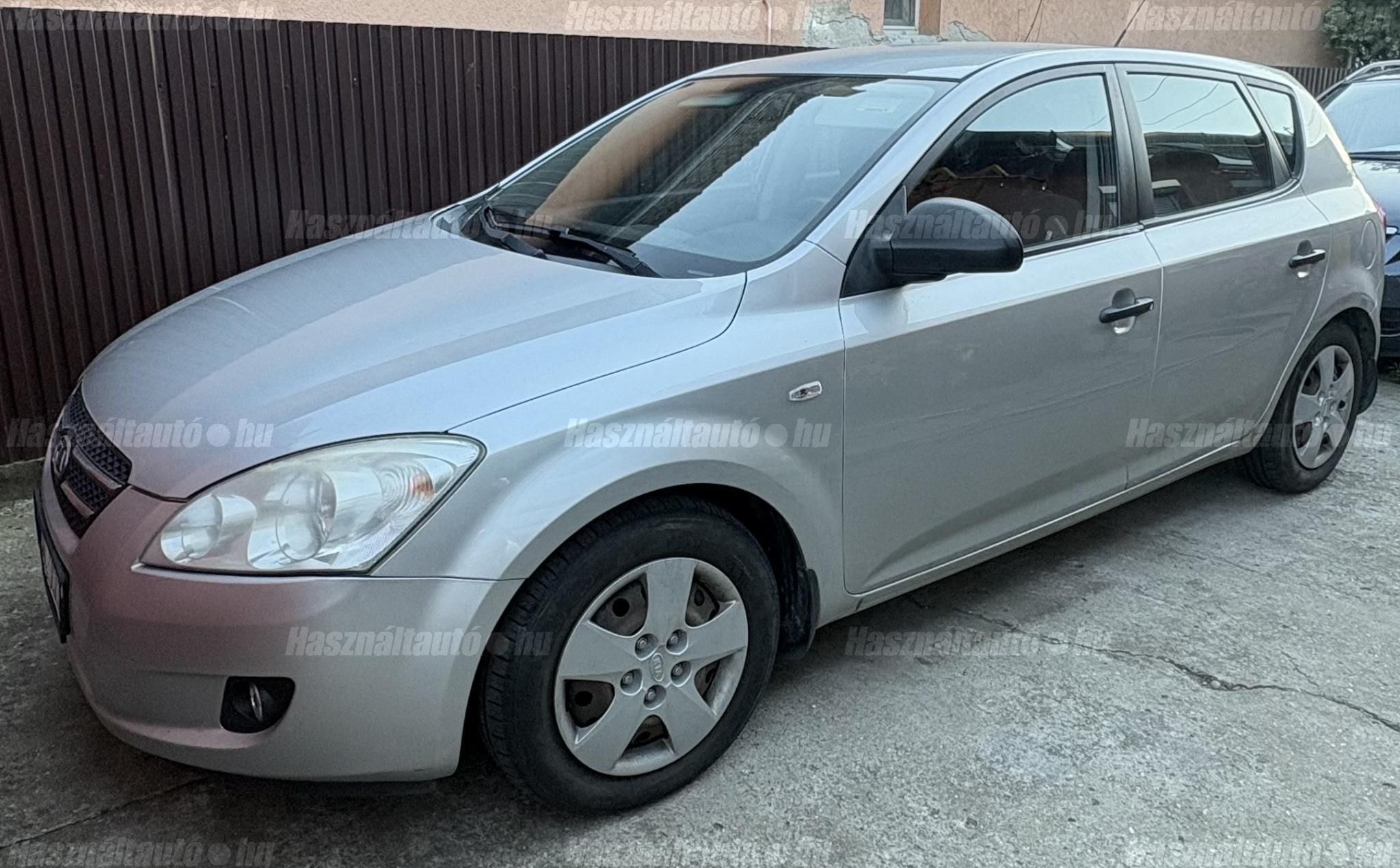 KIA CEE'D 2008/10 - 1