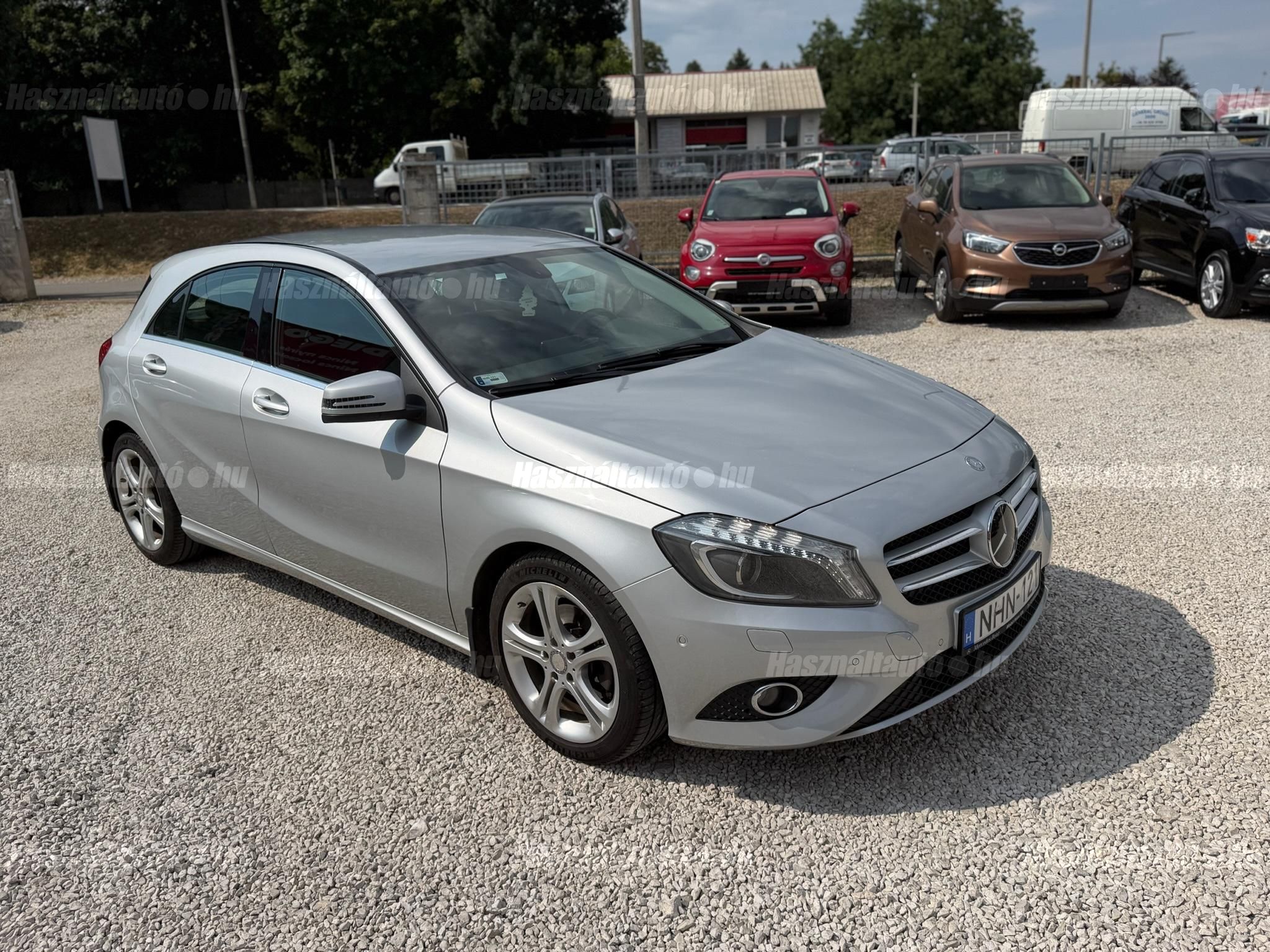 MERCEDES-BENZ A 180 2015/10 - 1