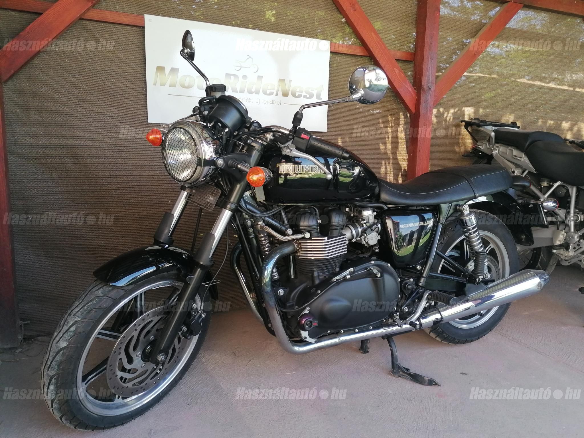 TRIUMPH BONNEVILLE 900 2011/3 - 1