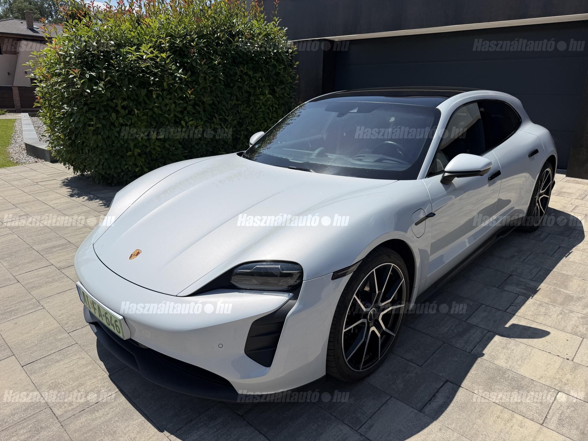 PORSCHE TAYCAN 2022/6 - 1