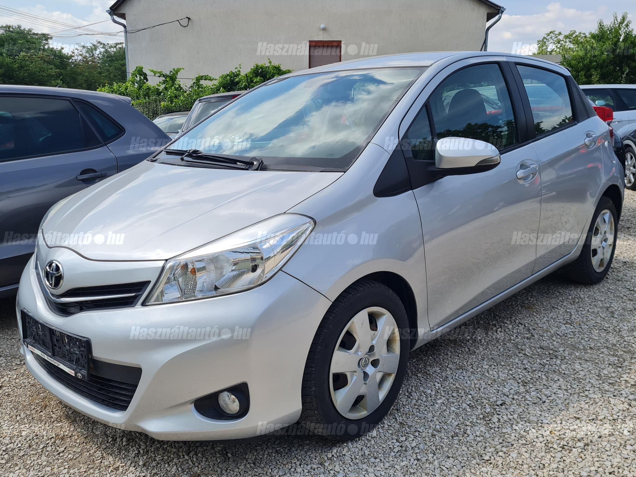 TOYOTA YARIS 2013/6 - 1