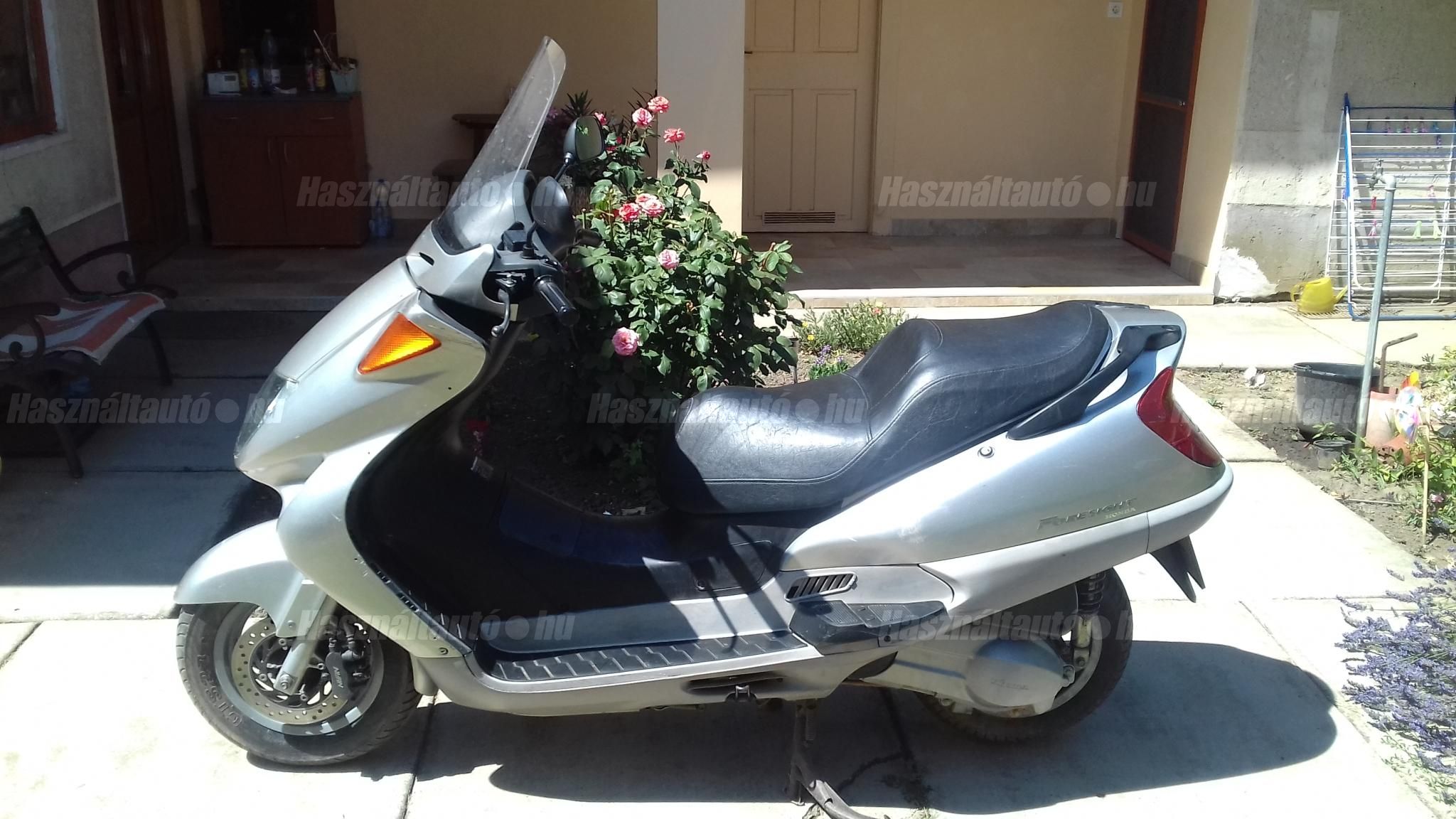 HONDA FES 250 2000/4 - 1
