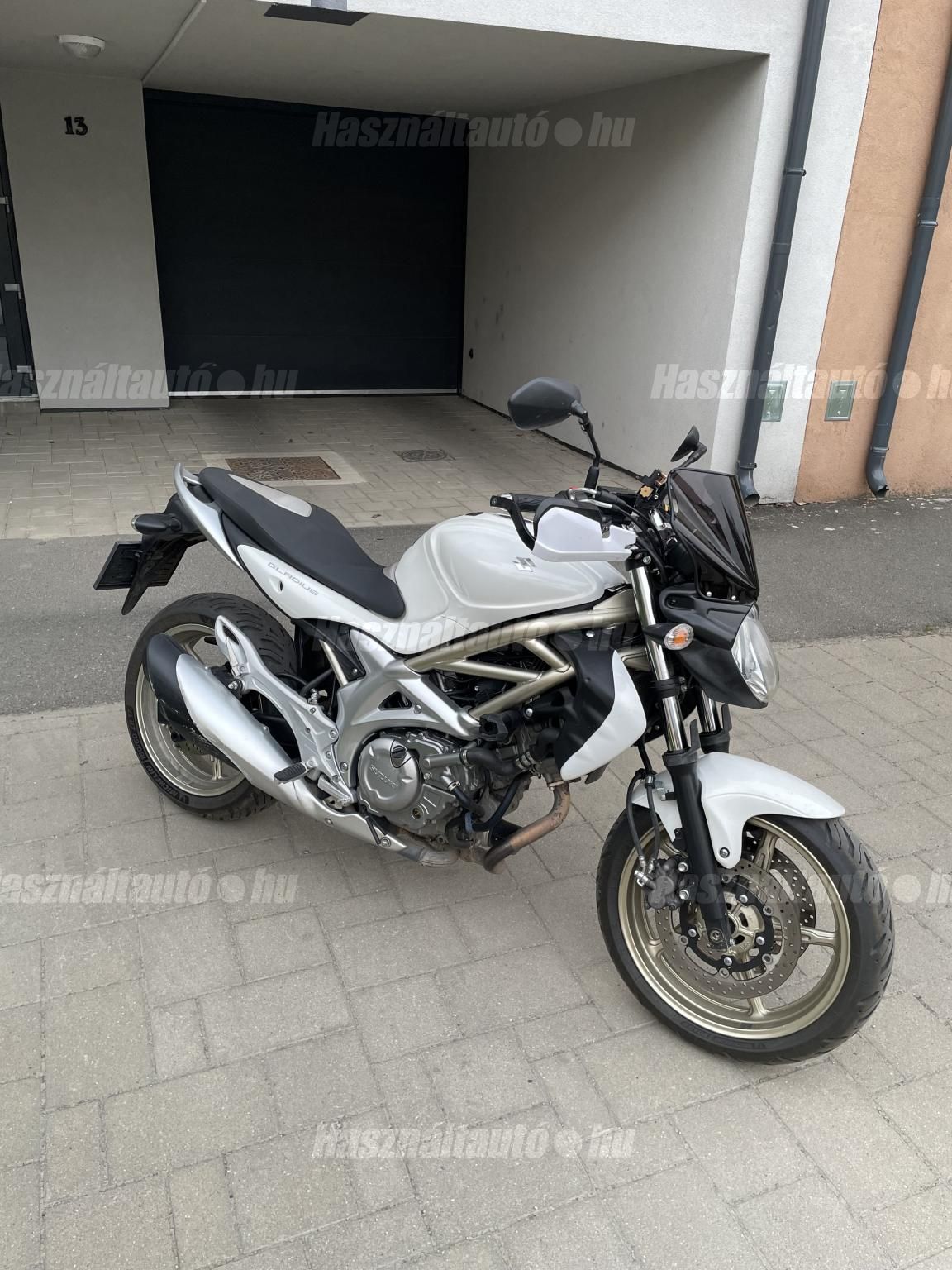 SUZUKI SFV 2009/6 - 1