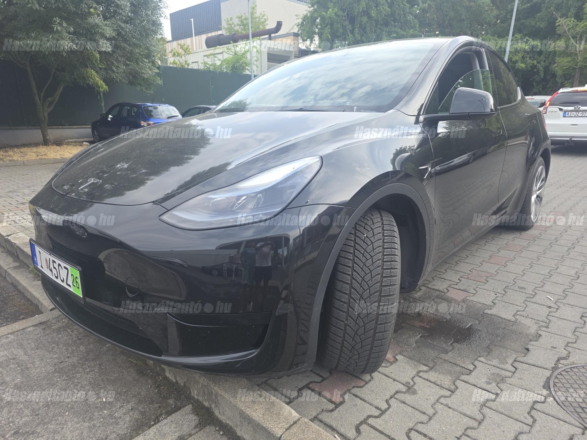 TESLA MODEL Y 2023/4 - 1