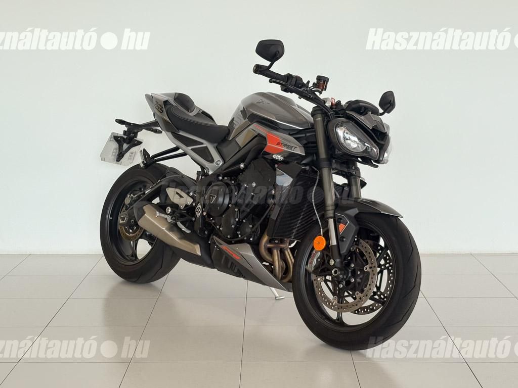 TRIUMPH STREET TRIPLE 2026/7 - 1