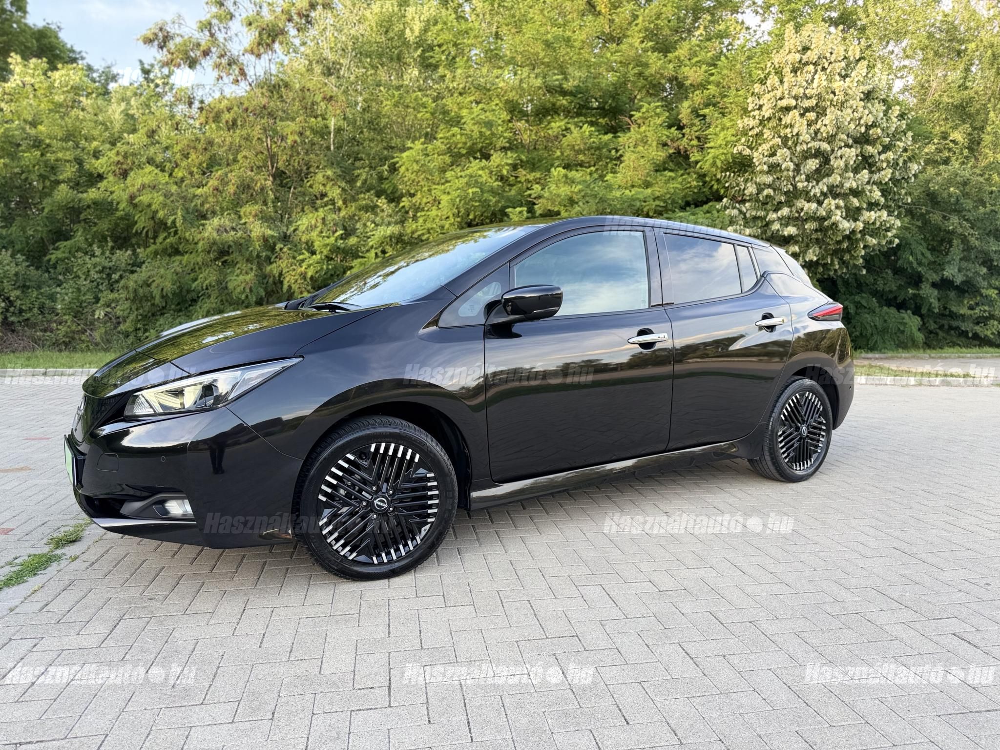 NISSAN LEAF 2022/5 - 1