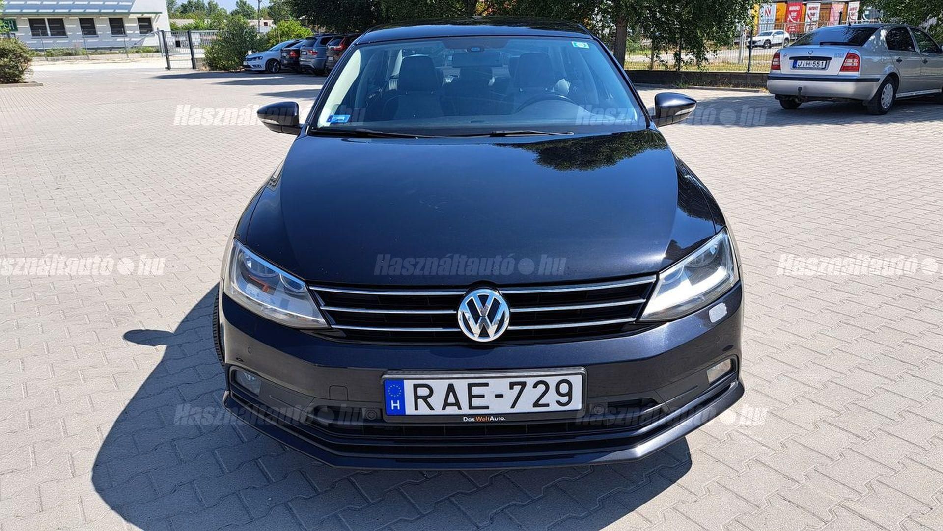 VOLKSWAGEN JETTA 2015/6 - 1