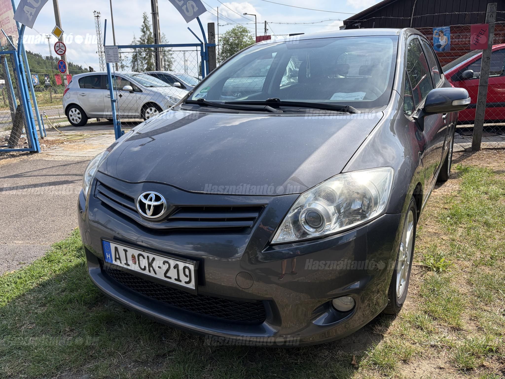TOYOTA AURIS 2011 - 1