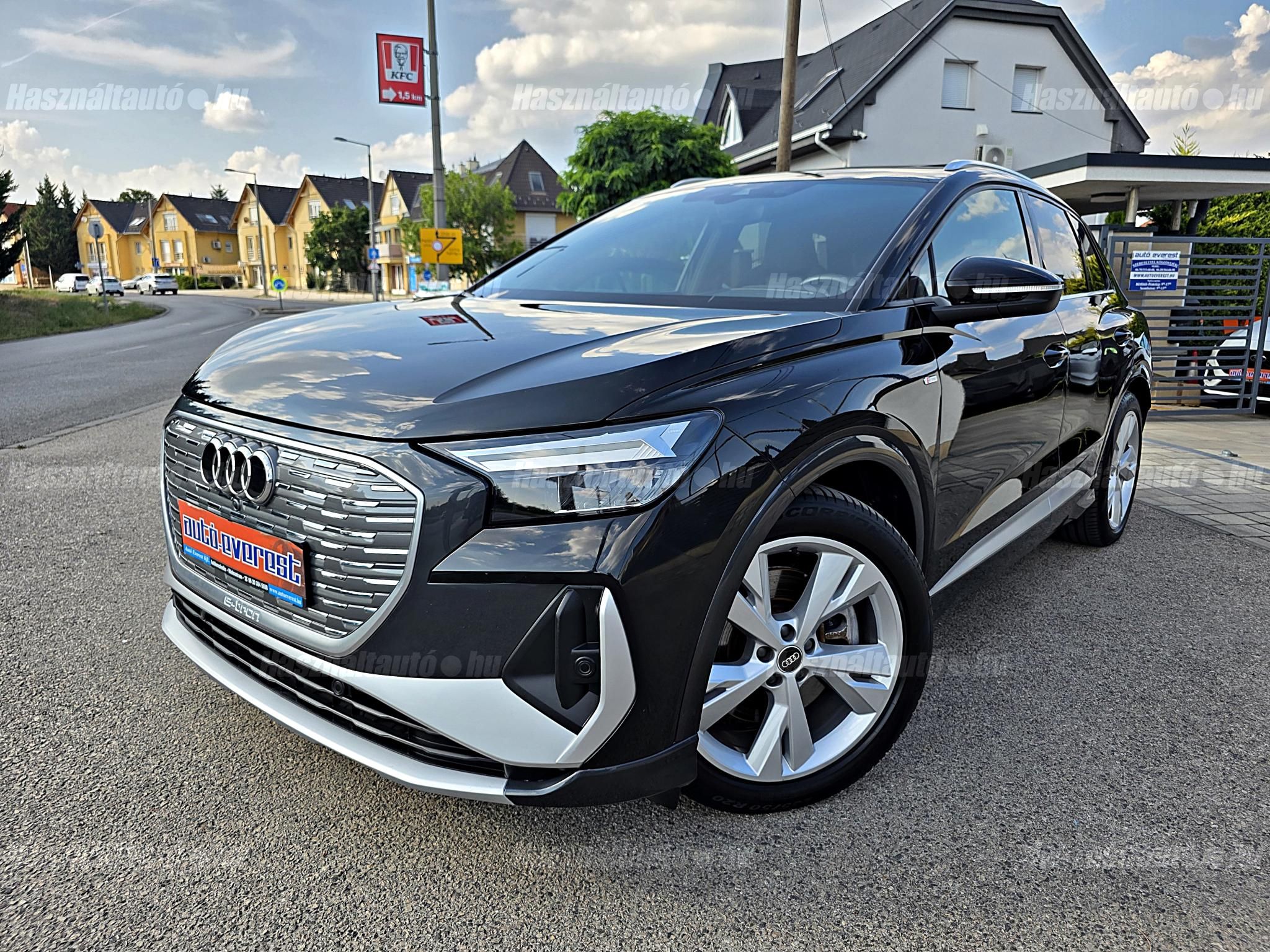 AUDI Q4 2023/10 - 1