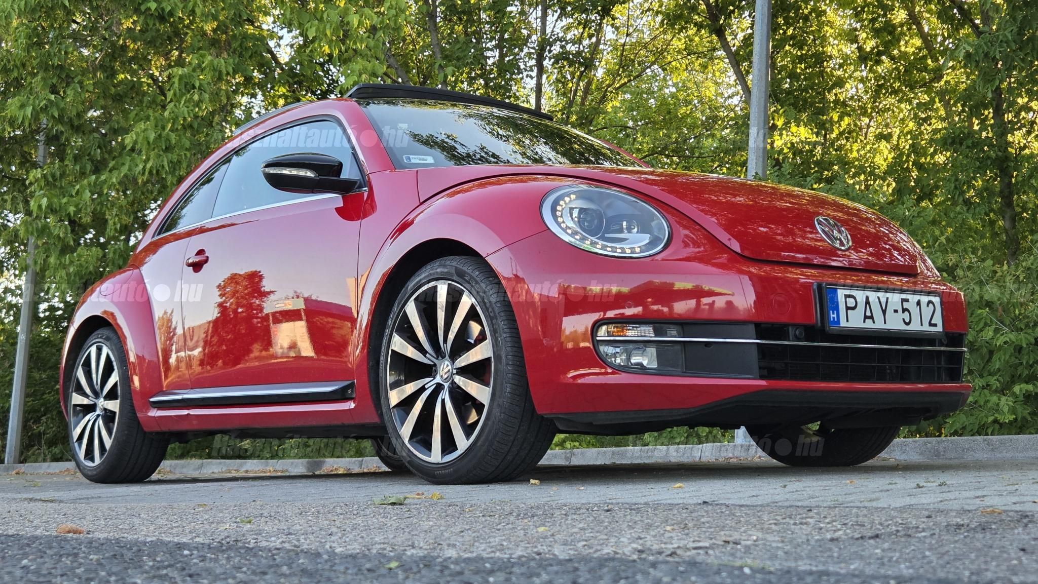VOLKSWAGEN BEETLE 2012/8 - 1