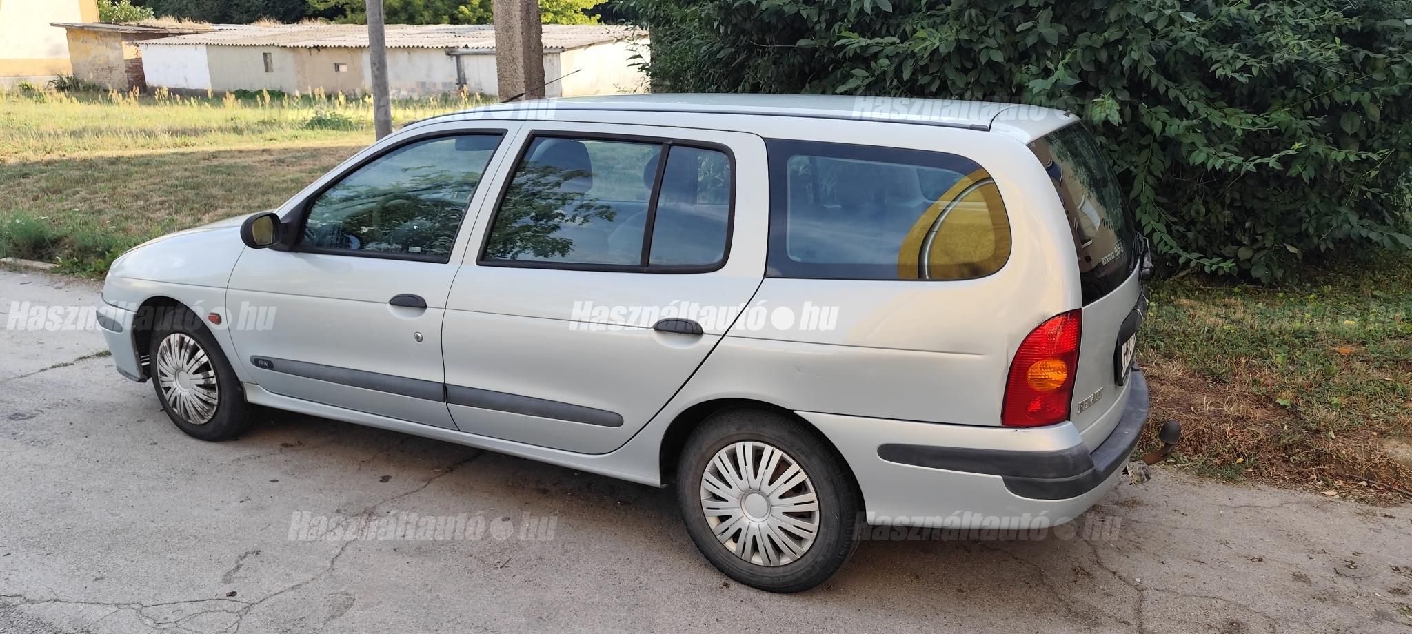 RENAULT MEGANE 2000/11 - 1