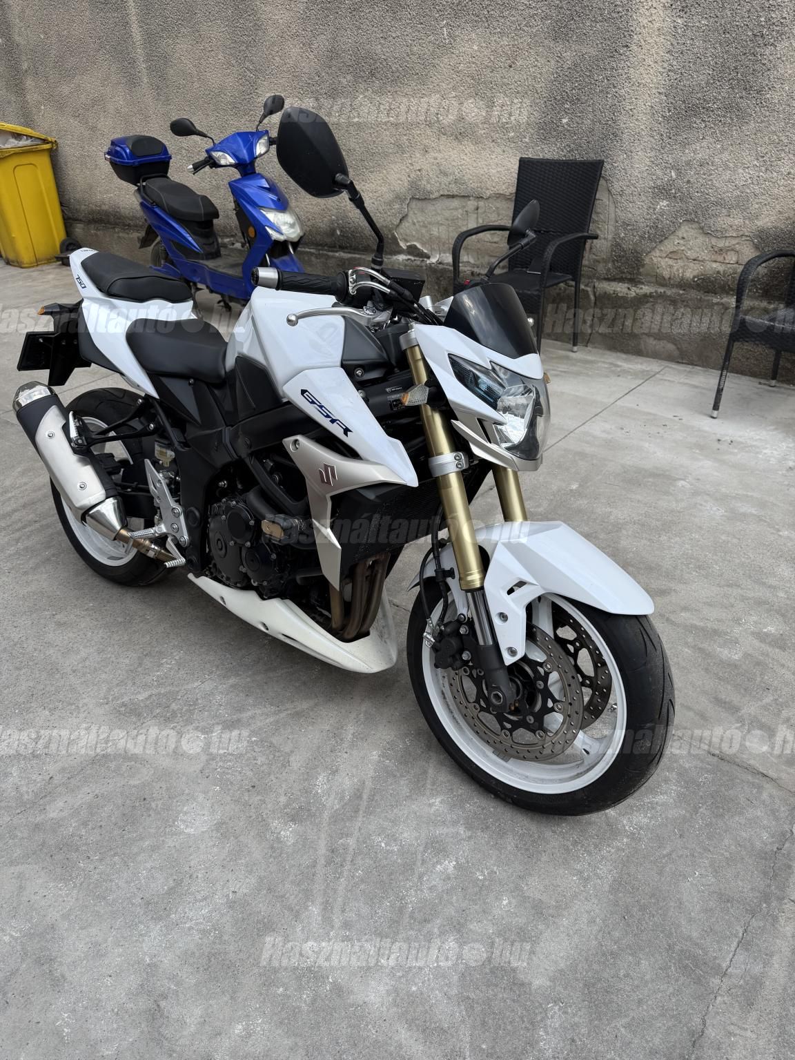 SUZUKI GSR 750 2012/7 - 1