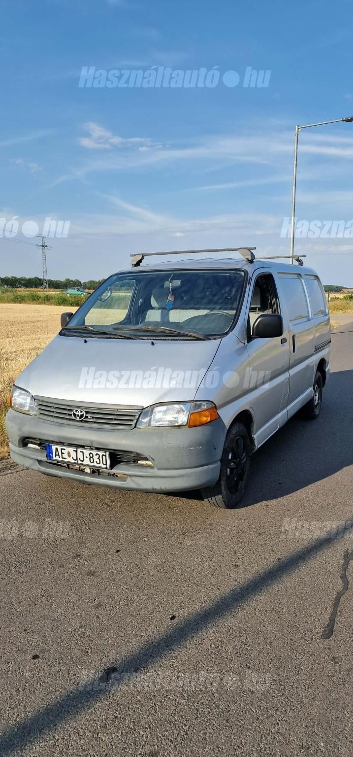 TOYOTA HIACE 2003/8 - 1