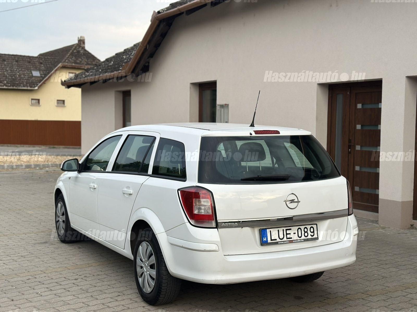 OPEL ASTRA H 2011/10 - 1