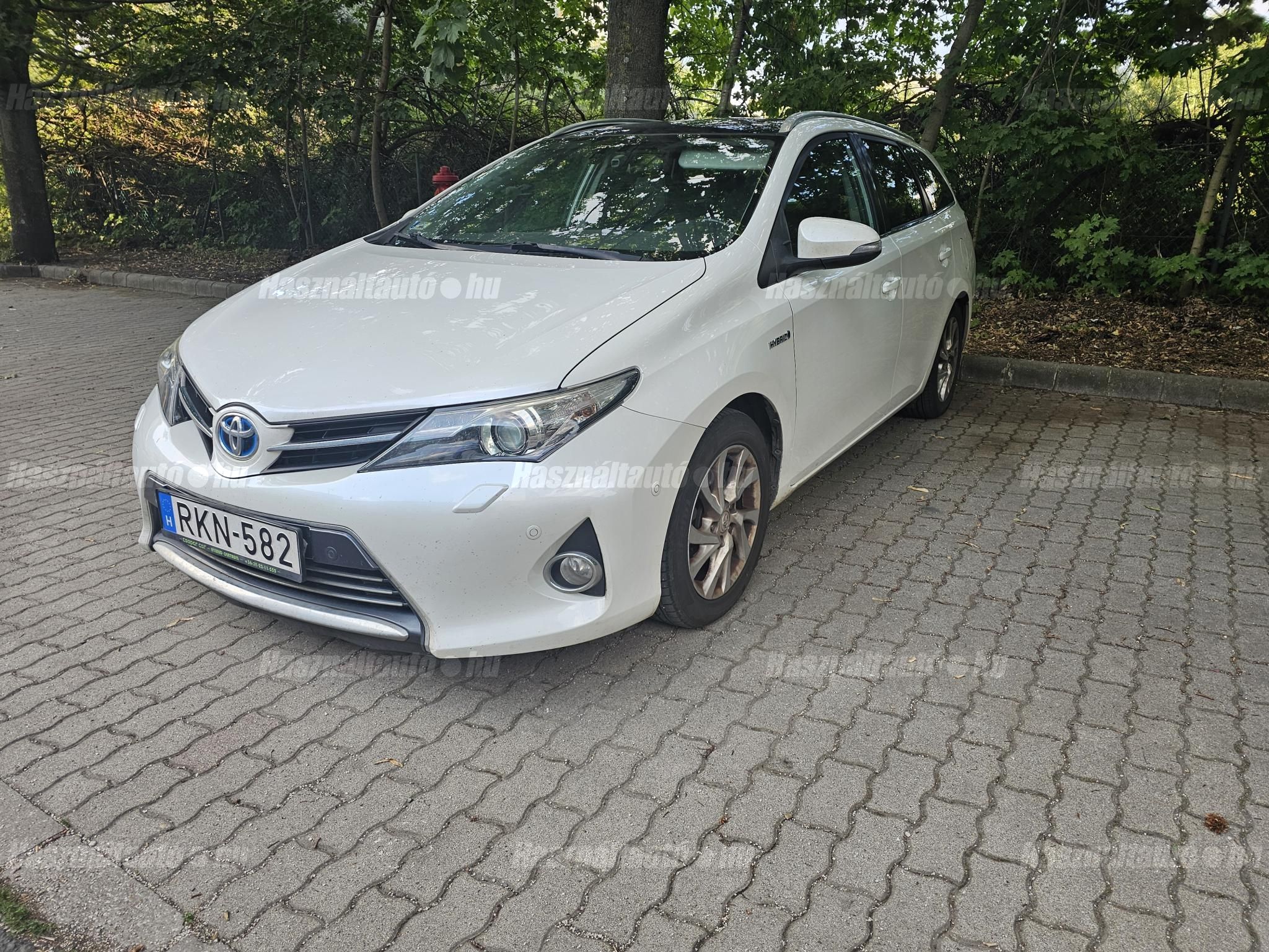 TOYOTA AURIS 2013/8 - 1
