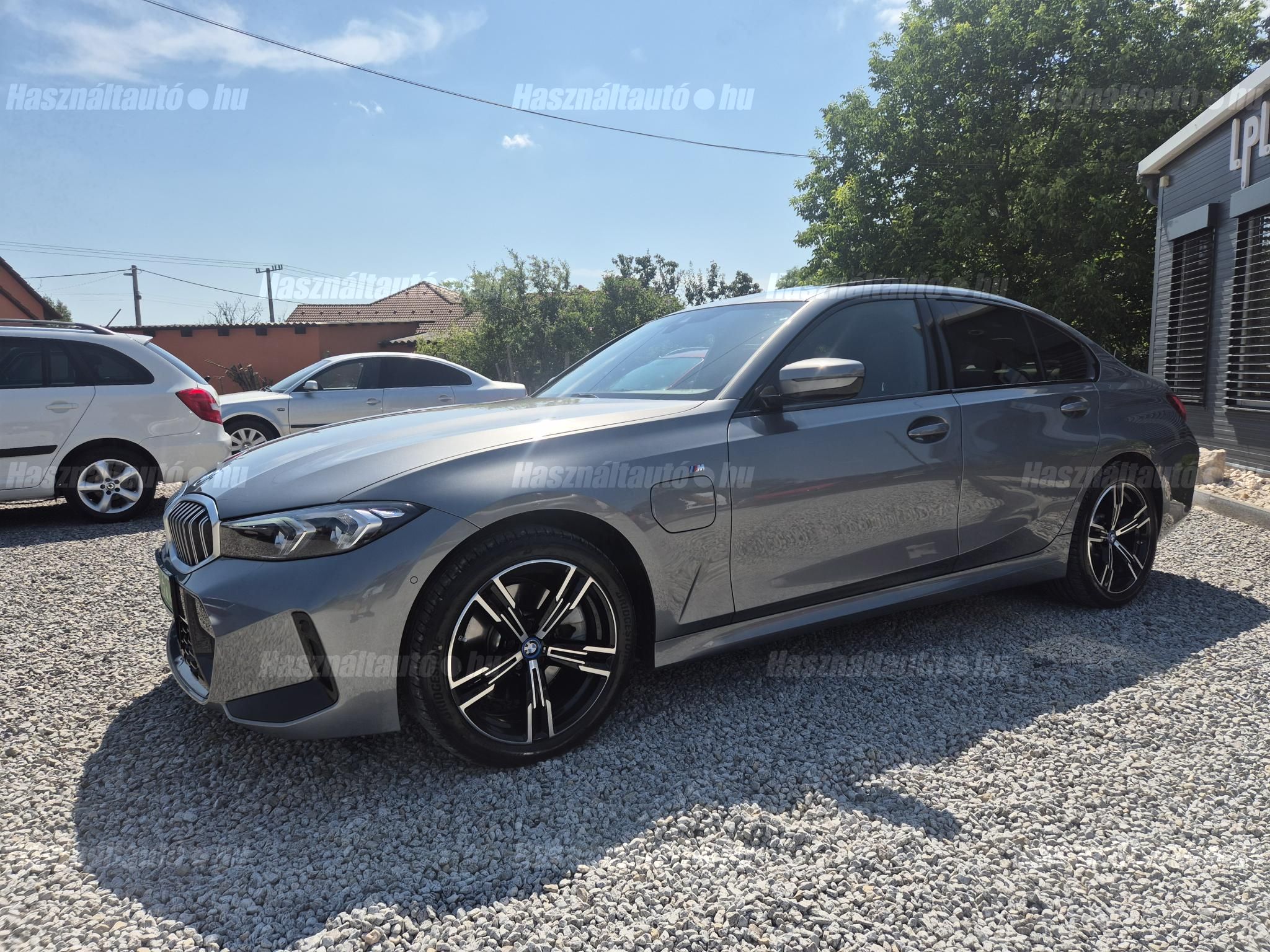 BMW 330 2024/8 - 1
