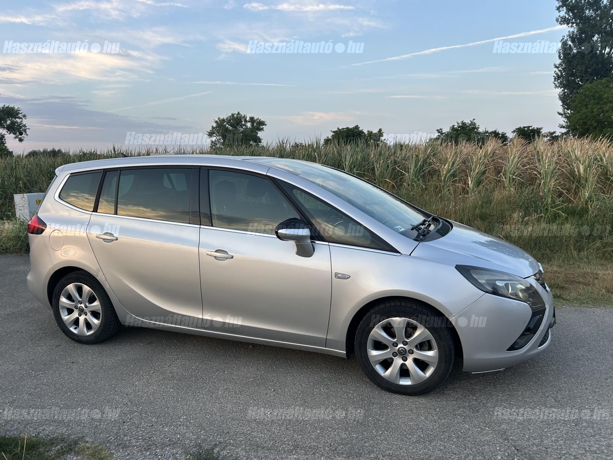 OPEL ZAFIRA TOURER 2013 - 1