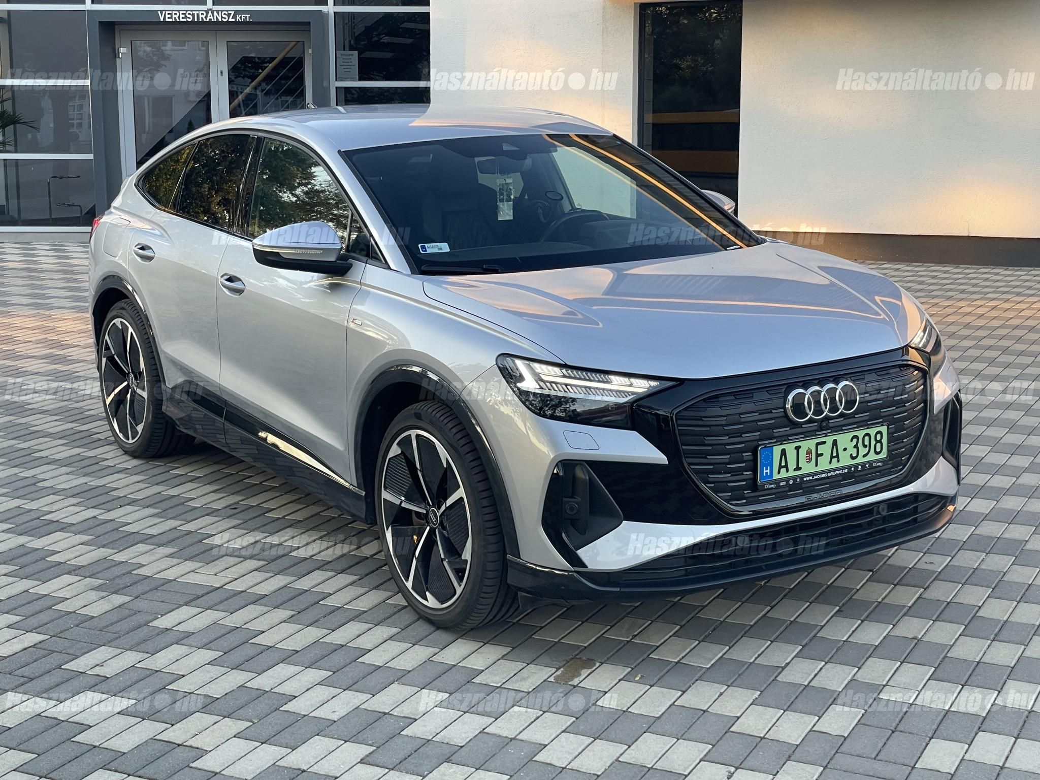 AUDI Q4 2022/4 - 1