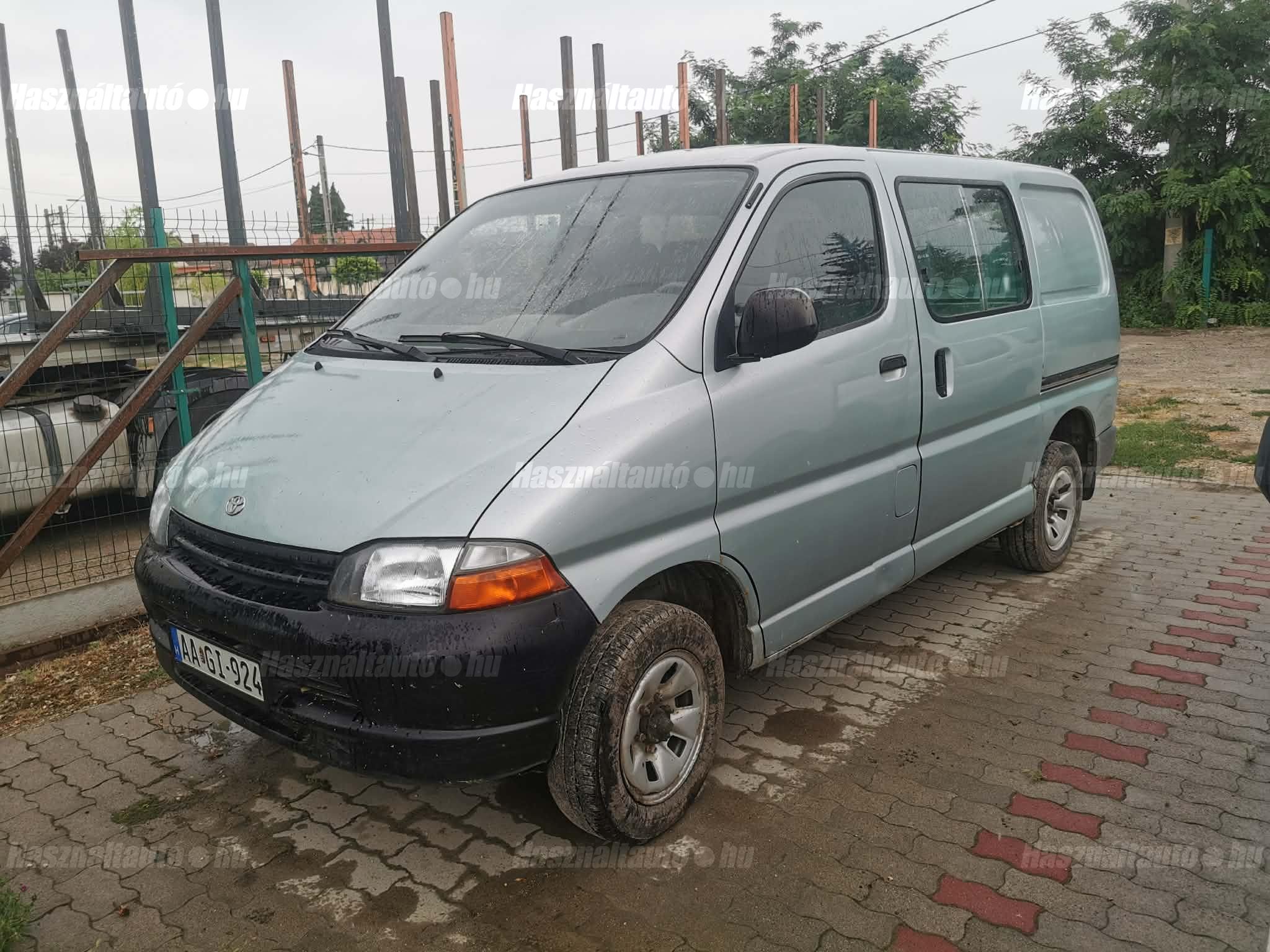 TOYOTA HIACE 1998/12 - 1