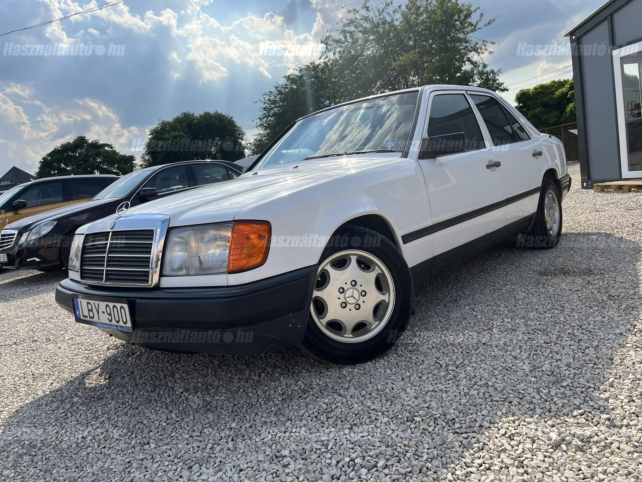 MERCEDES-BENZ 200 1989/8 - 1