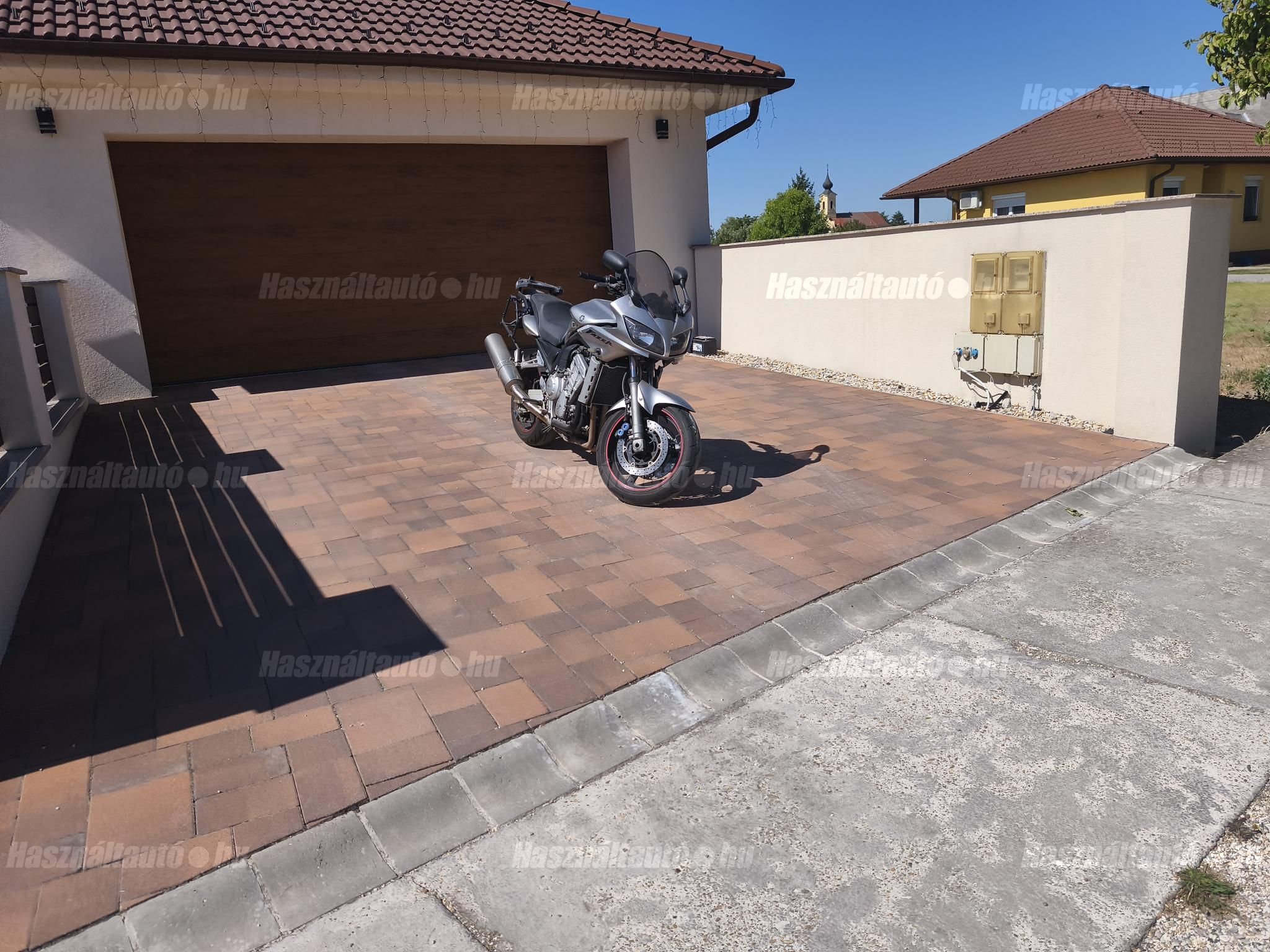YAMAHA FZS 1000 (FAZER) 2003/6 - 1