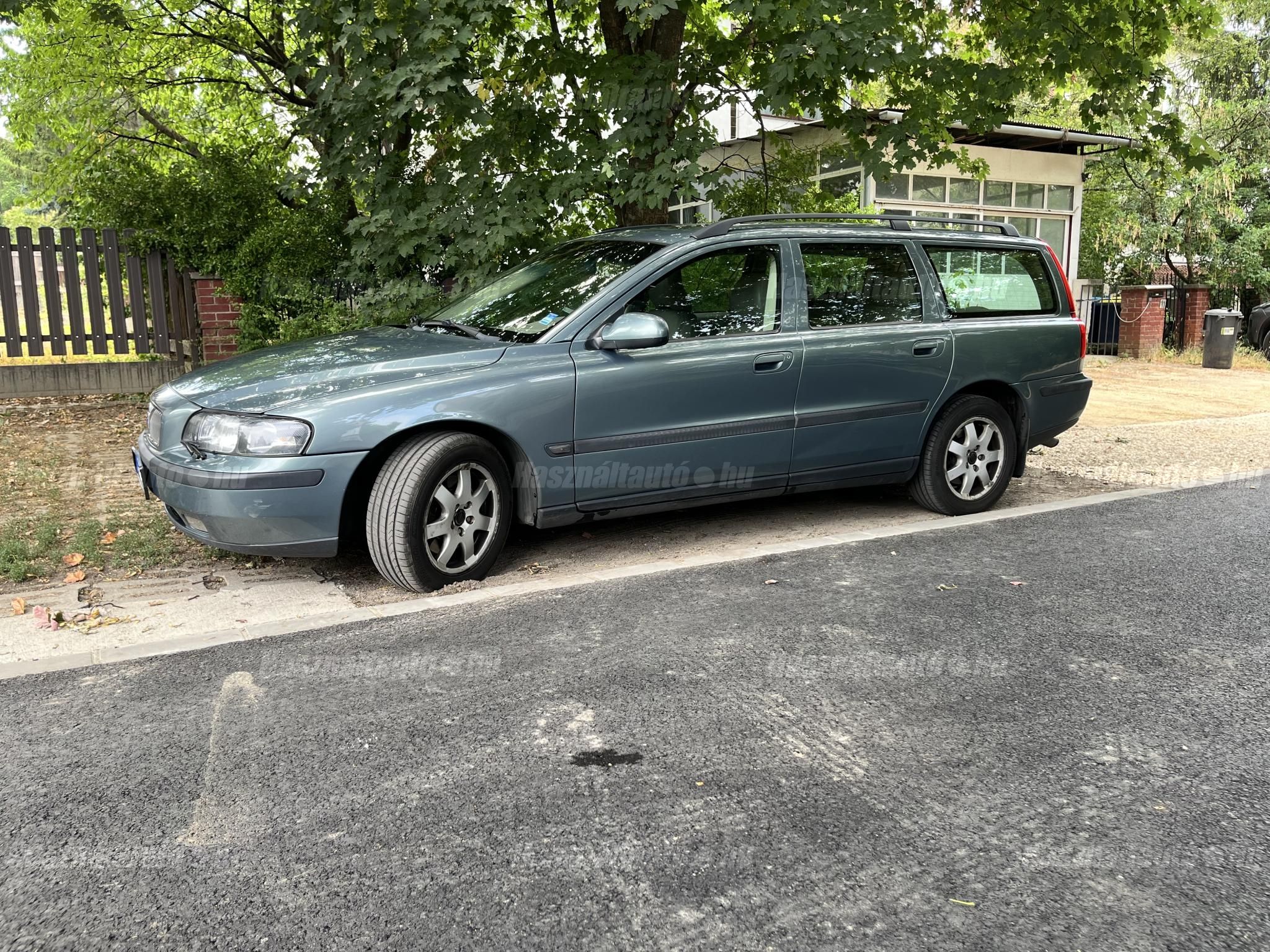 VOLVO V70 2002 - 1