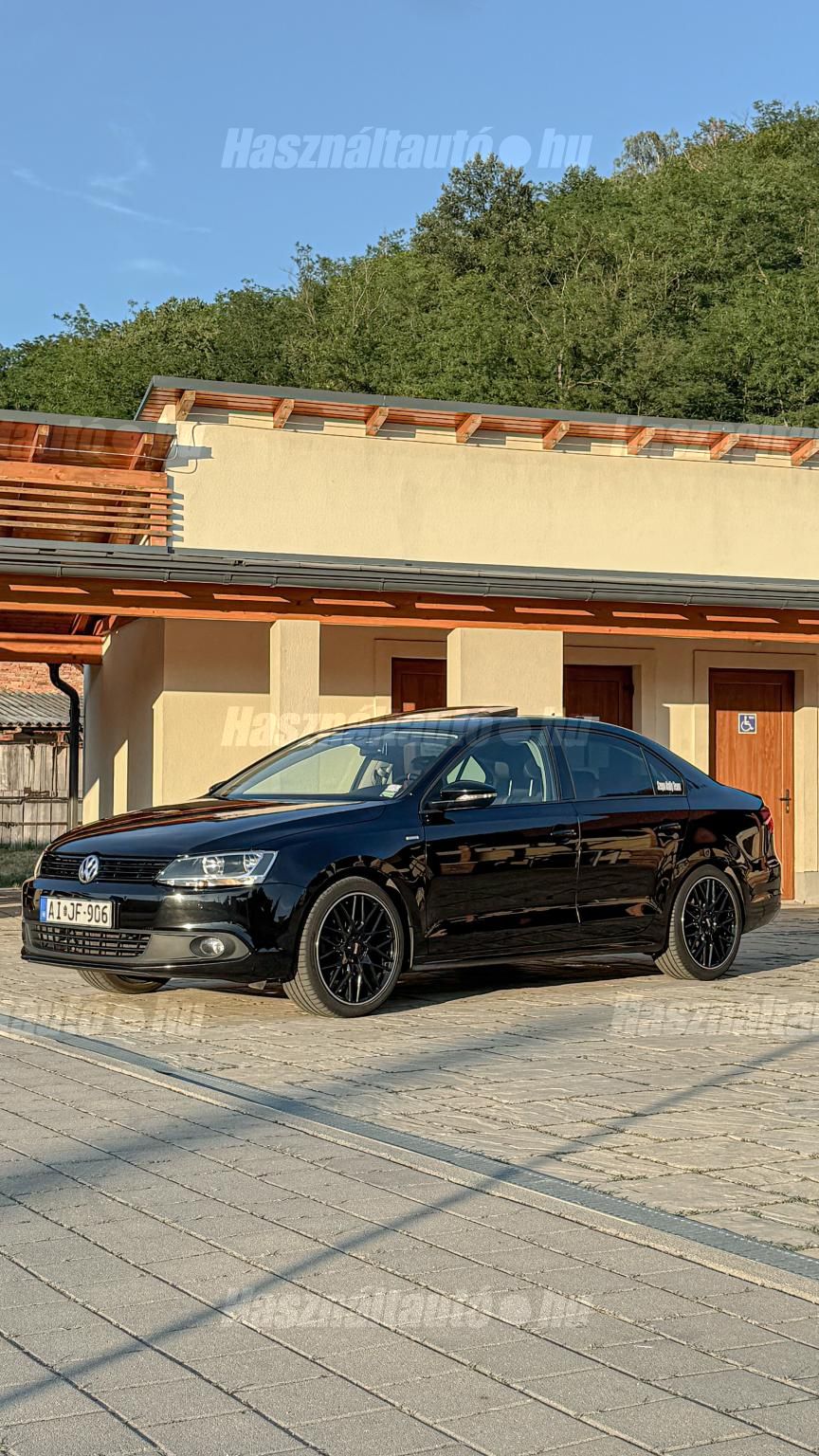 VOLKSWAGEN JETTA 2012/6 - 1