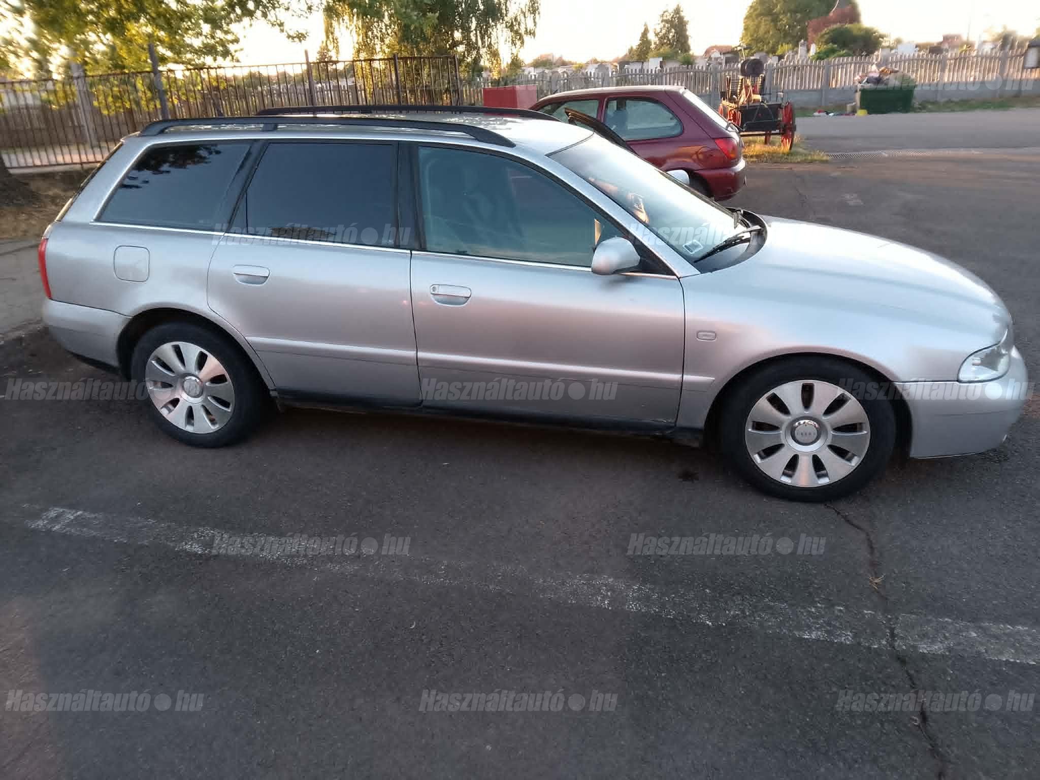 AUDI A4 2000/2 - 1
