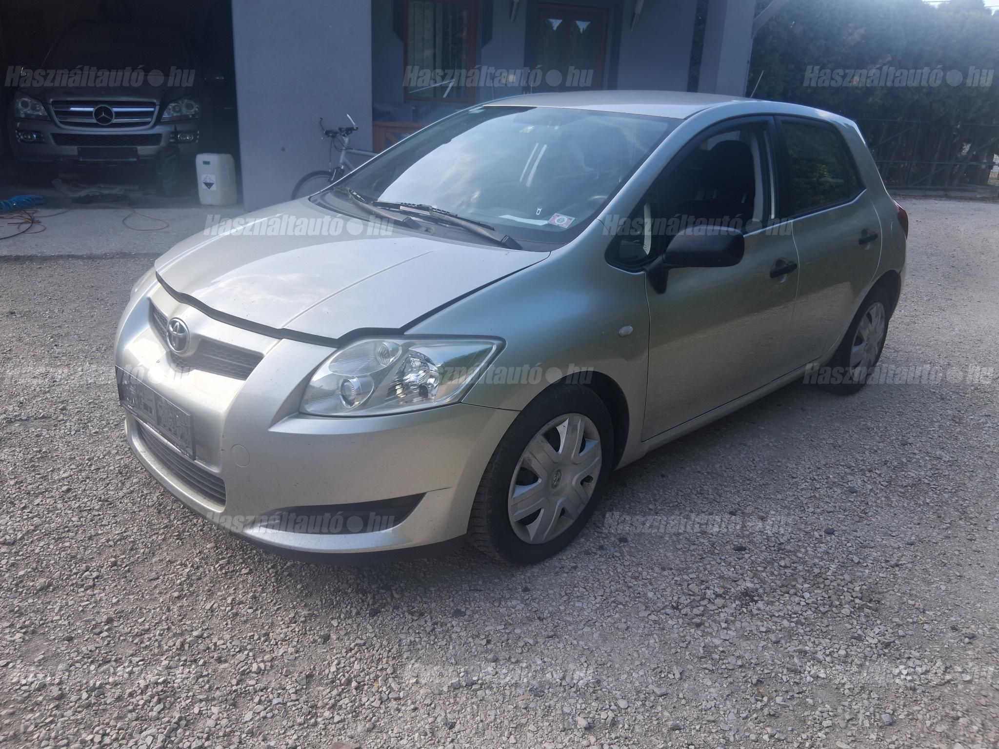 TOYOTA AURIS 2010/5 - 1