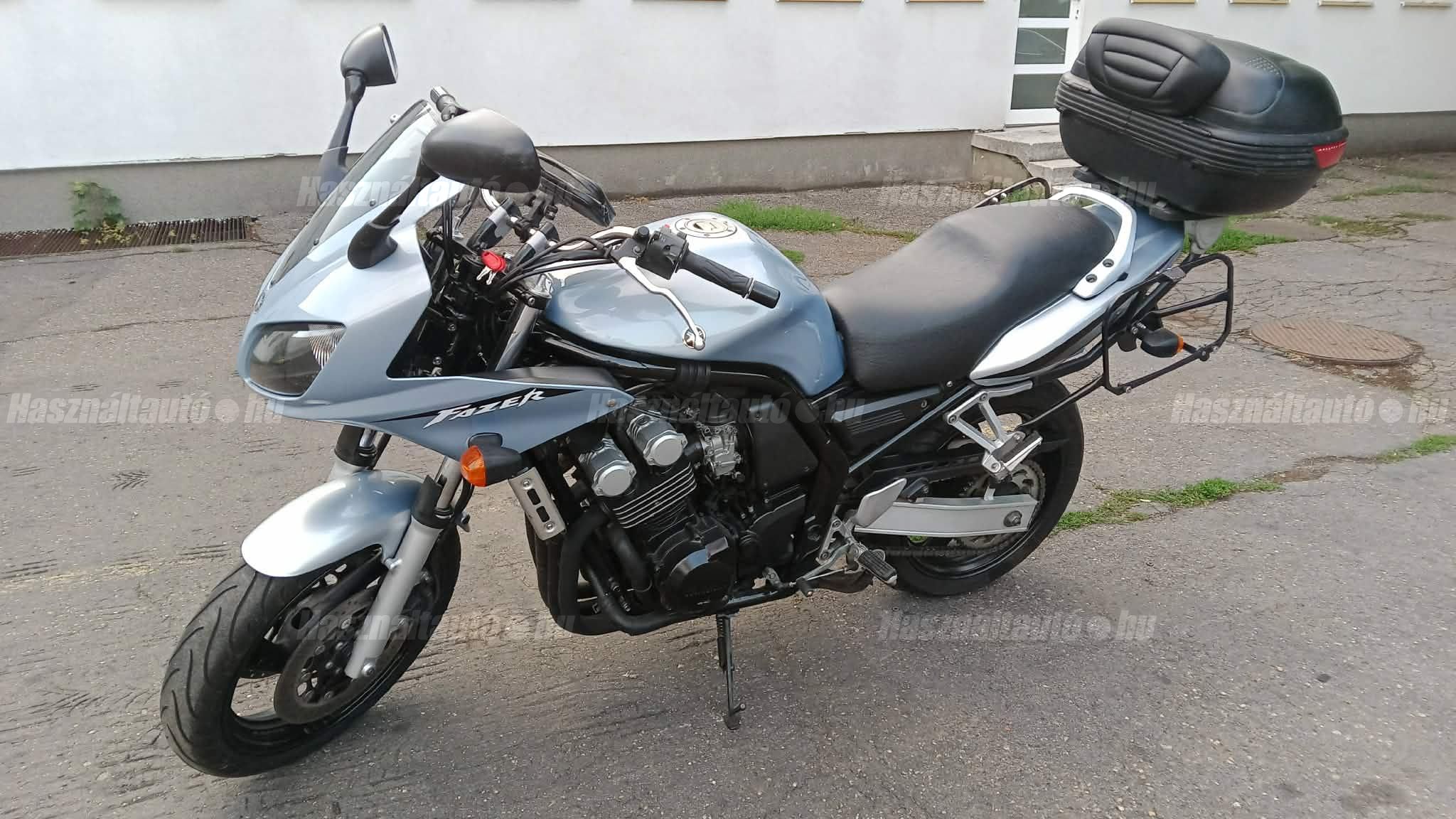 YAMAHA FZS 600 (FAZER) 2003/4 - 1