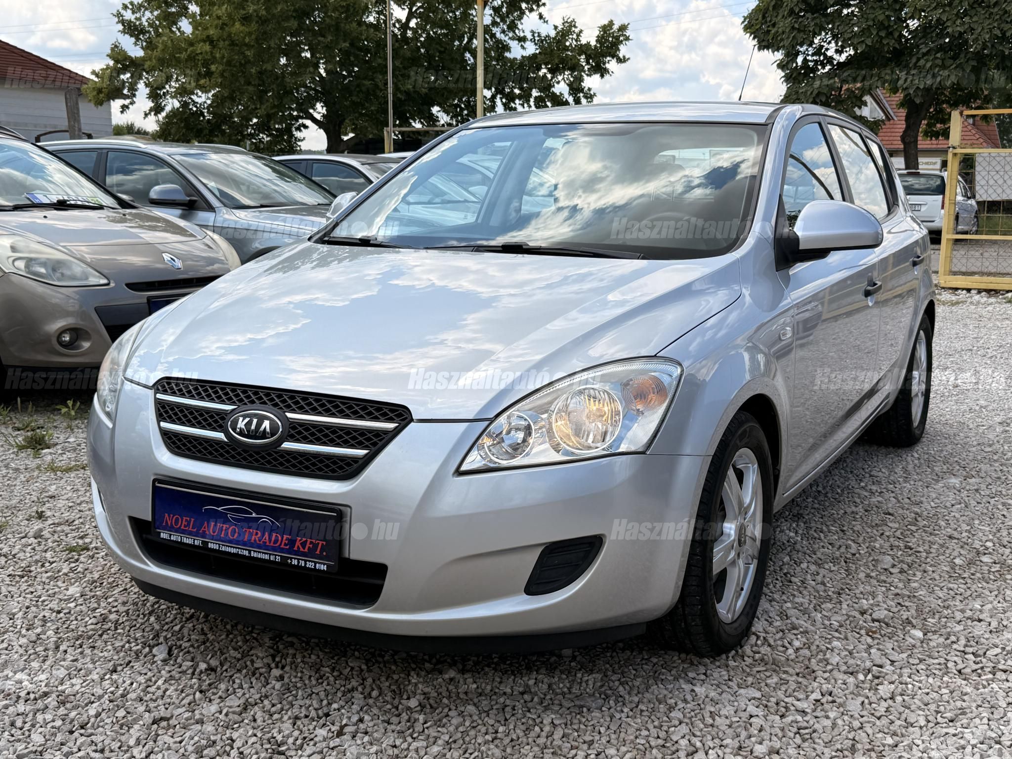 KIA CEE'D 2009/8 - 1