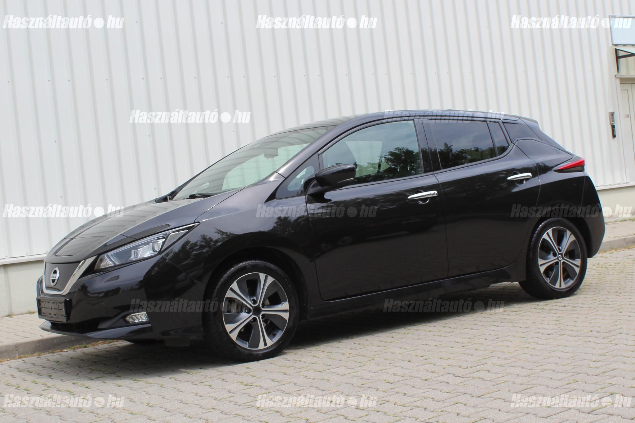 NISSAN LEAF 2021/8 - 1