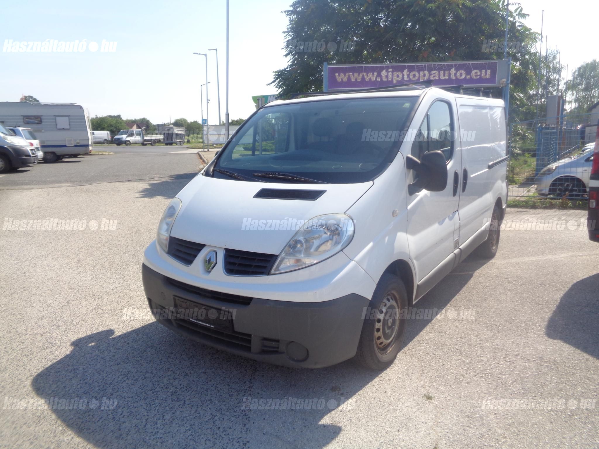 RENAULT TRAFIC 2010/11 - 1