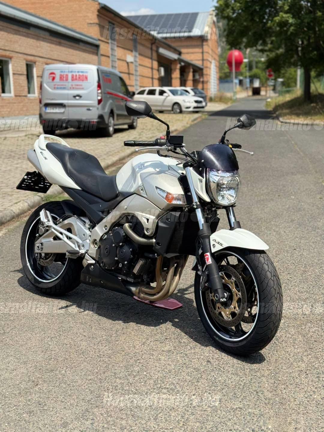 SUZUKI GSR 600 2010 - 1