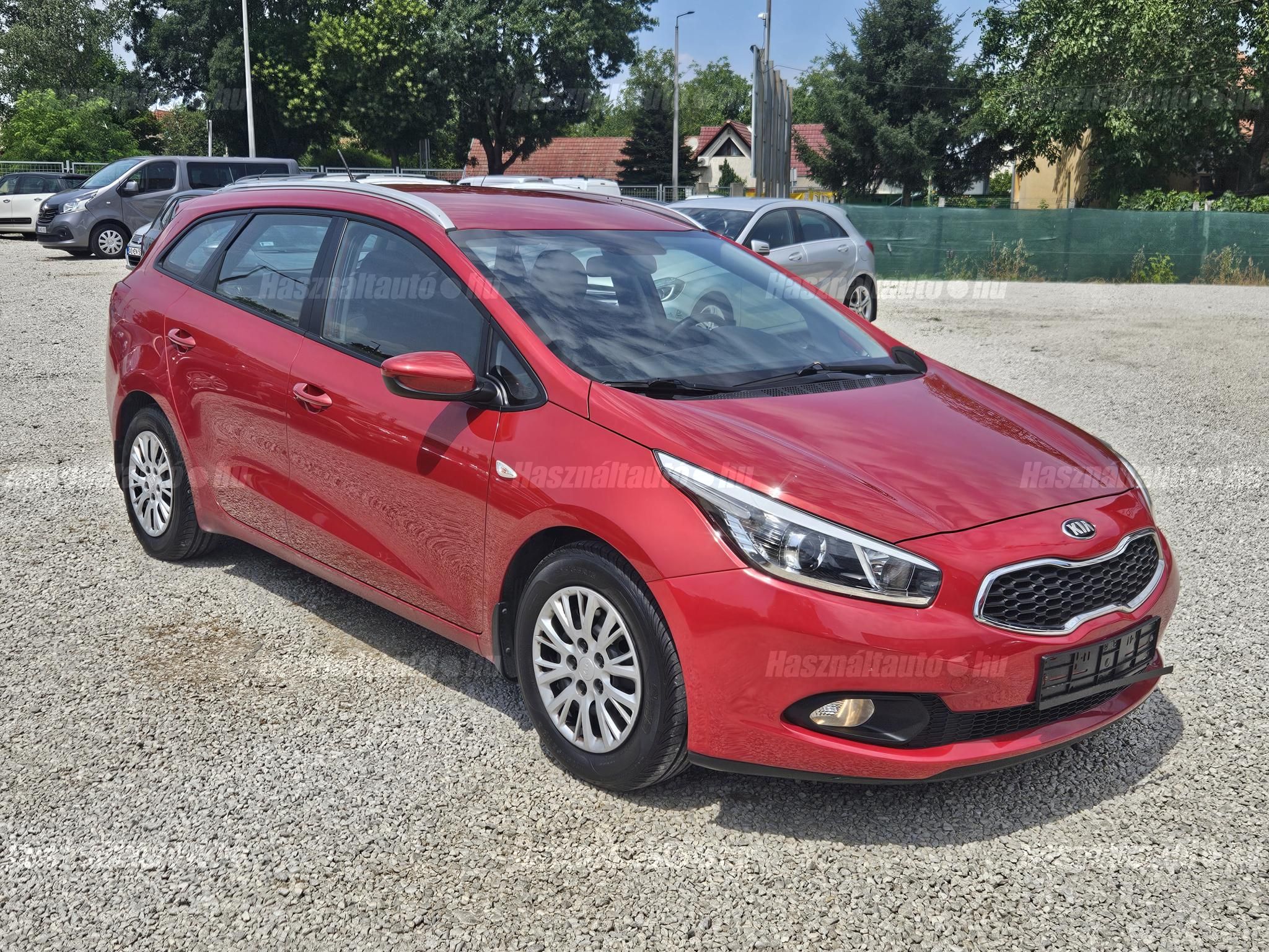 KIA CEE'D 2013/6 - 1