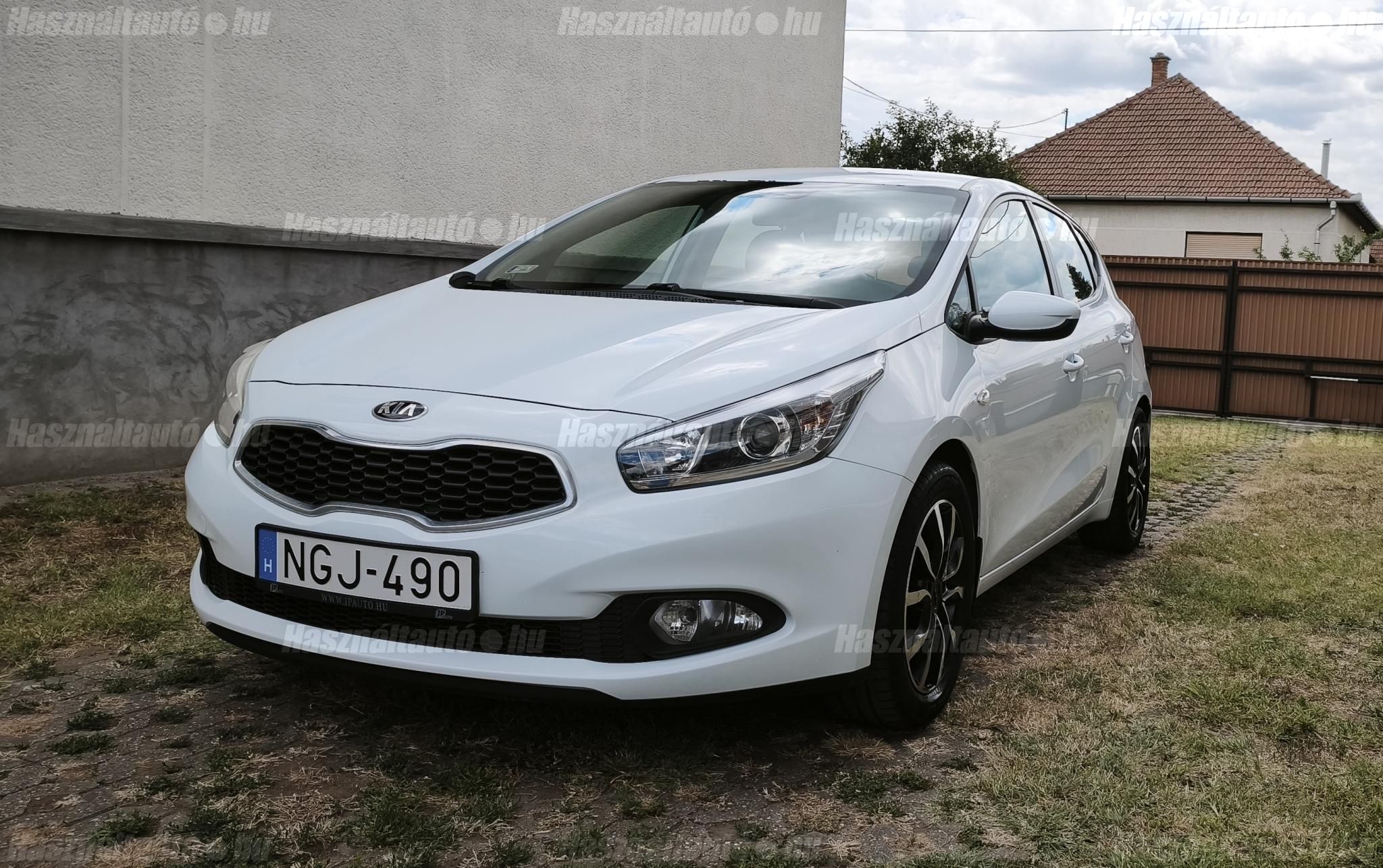 KIA CEE'D 2015/8 - 1