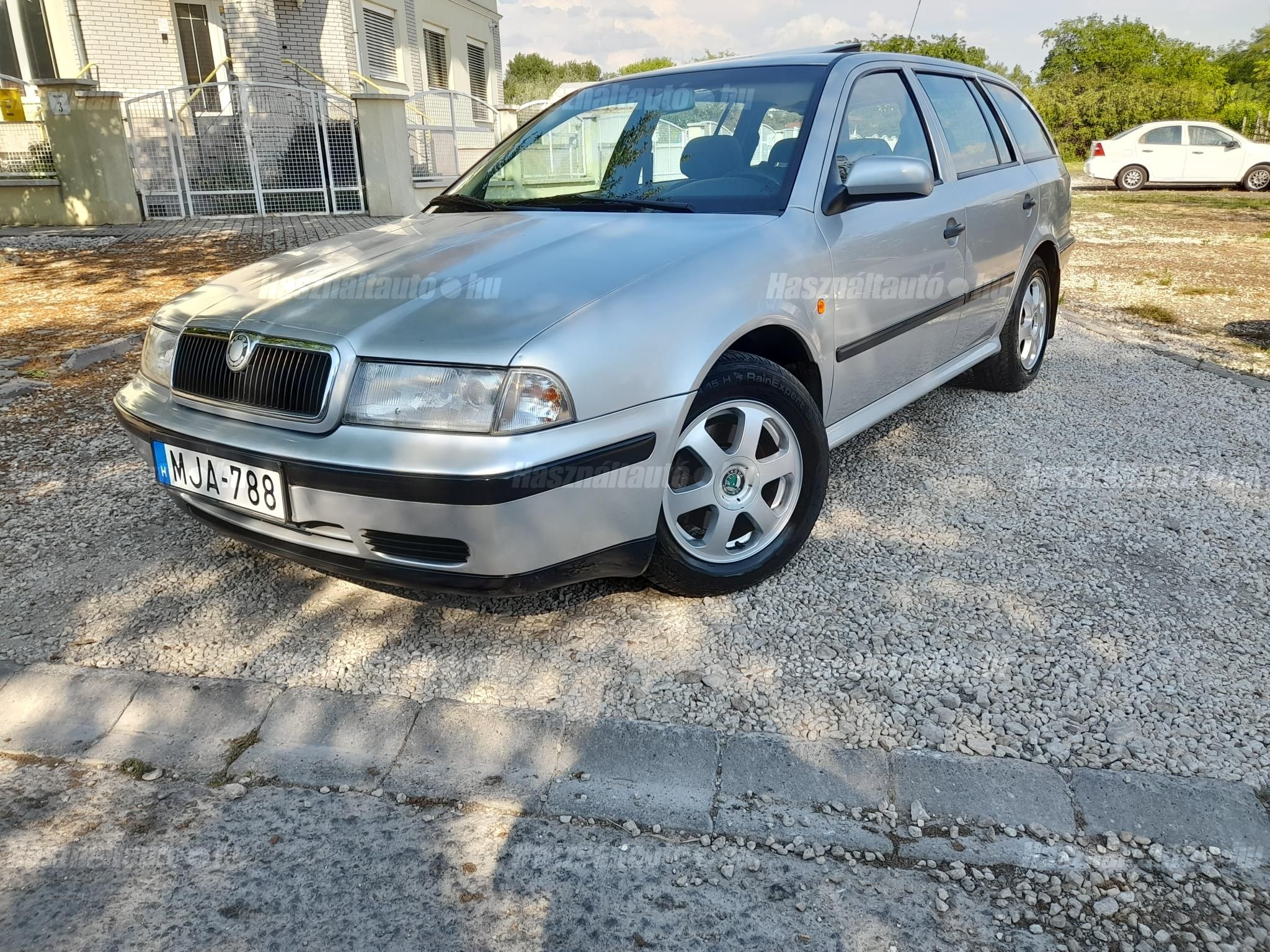 SKODA OCTAVIA 2000/4 - 1
