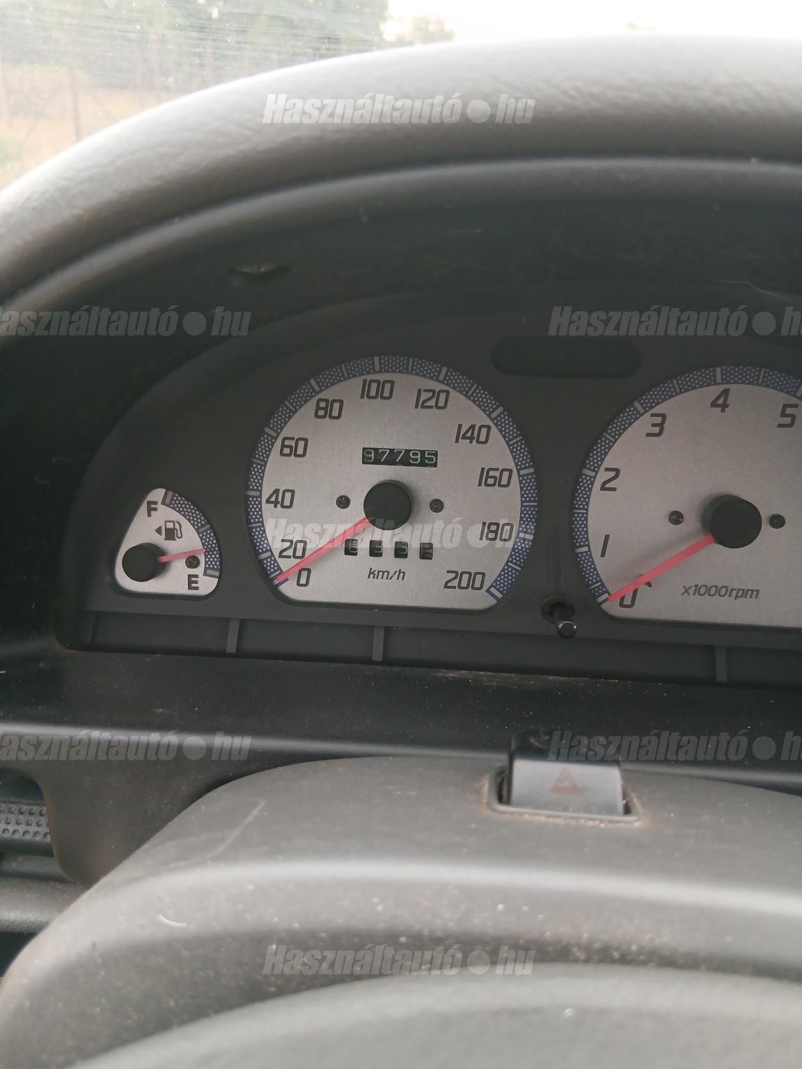 SUZUKI SWIFT 2002/8 - 1