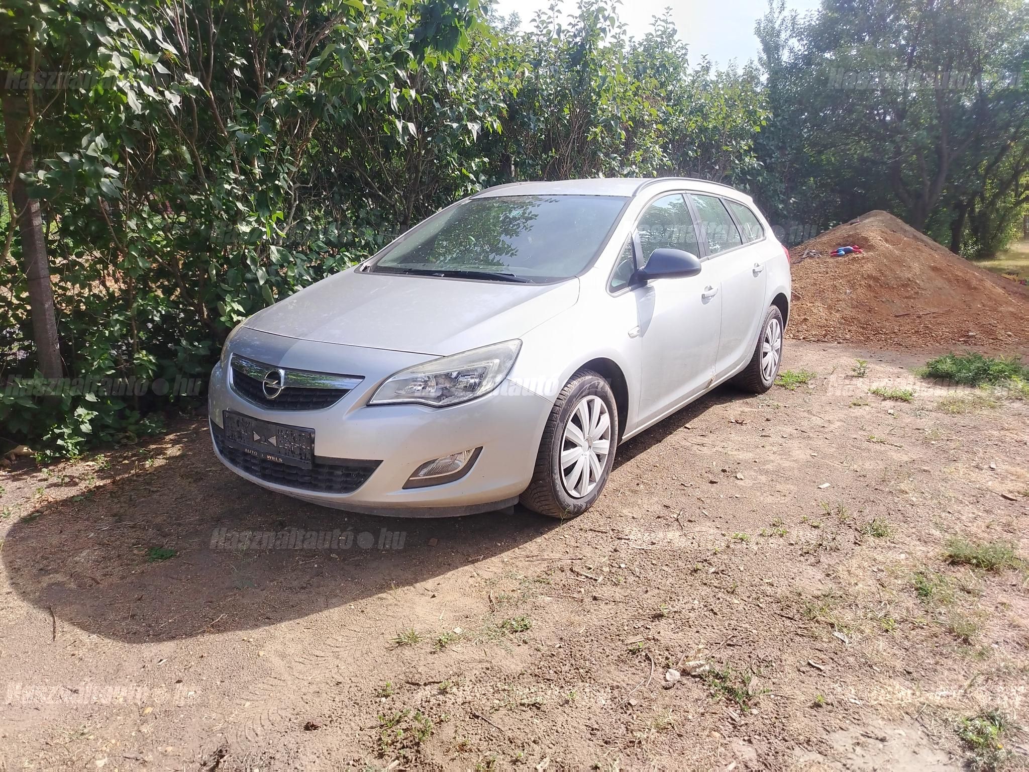 OPEL ASTRA J 2011/8 - 1