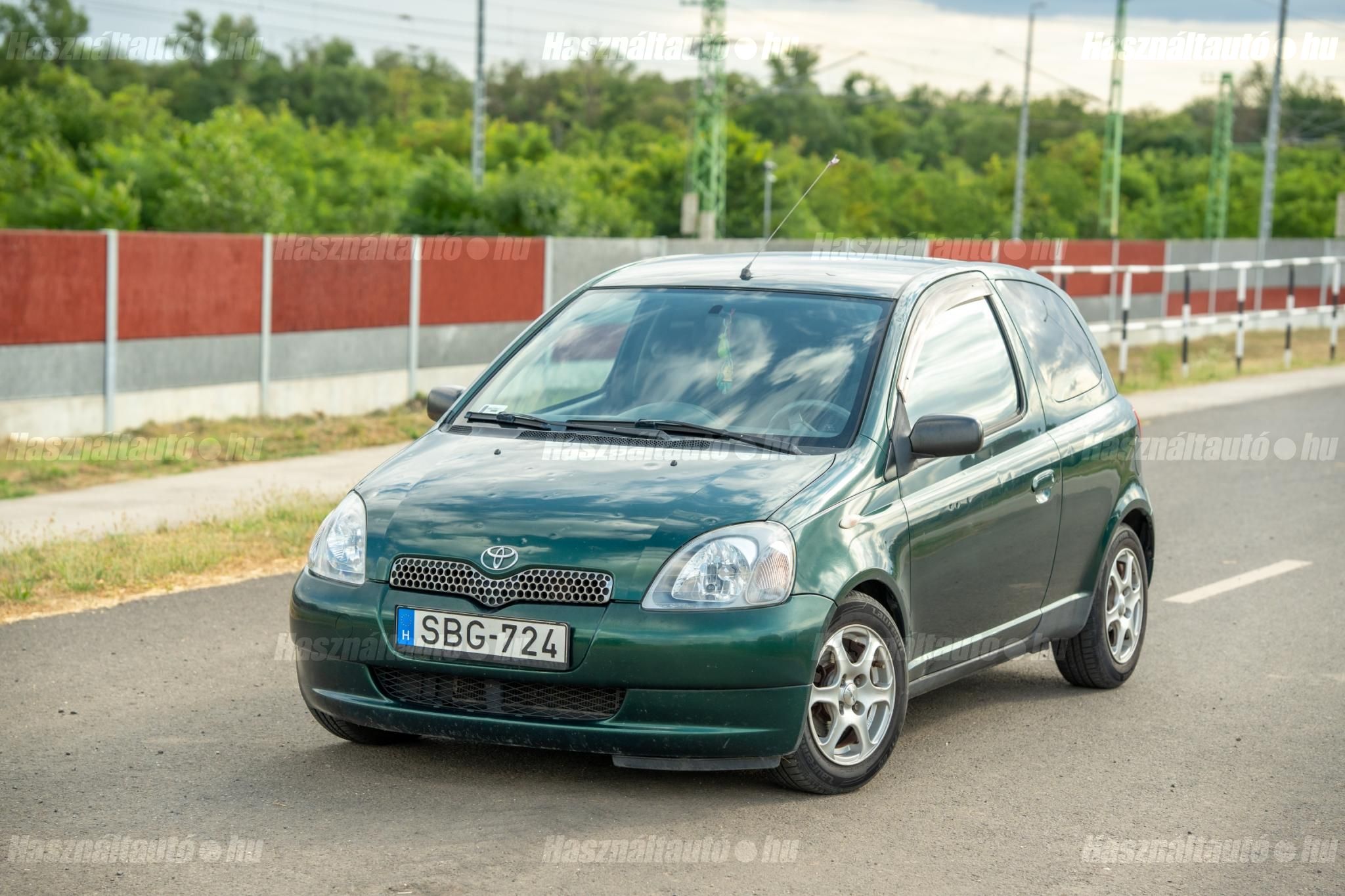 TOYOTA YARIS 2002/11 - 1