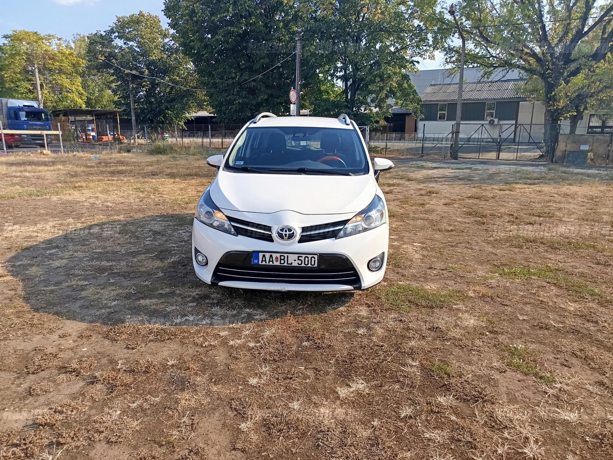 TOYOTA VERSO 2017/8 - 1