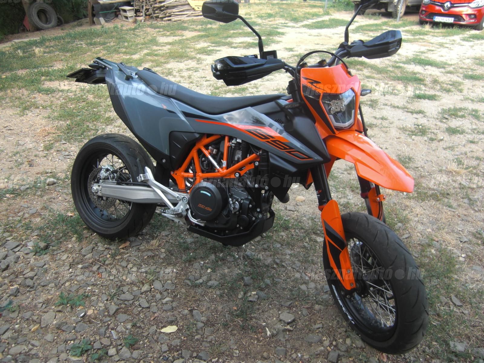 KTM 690 SMC 2022/12 - 1